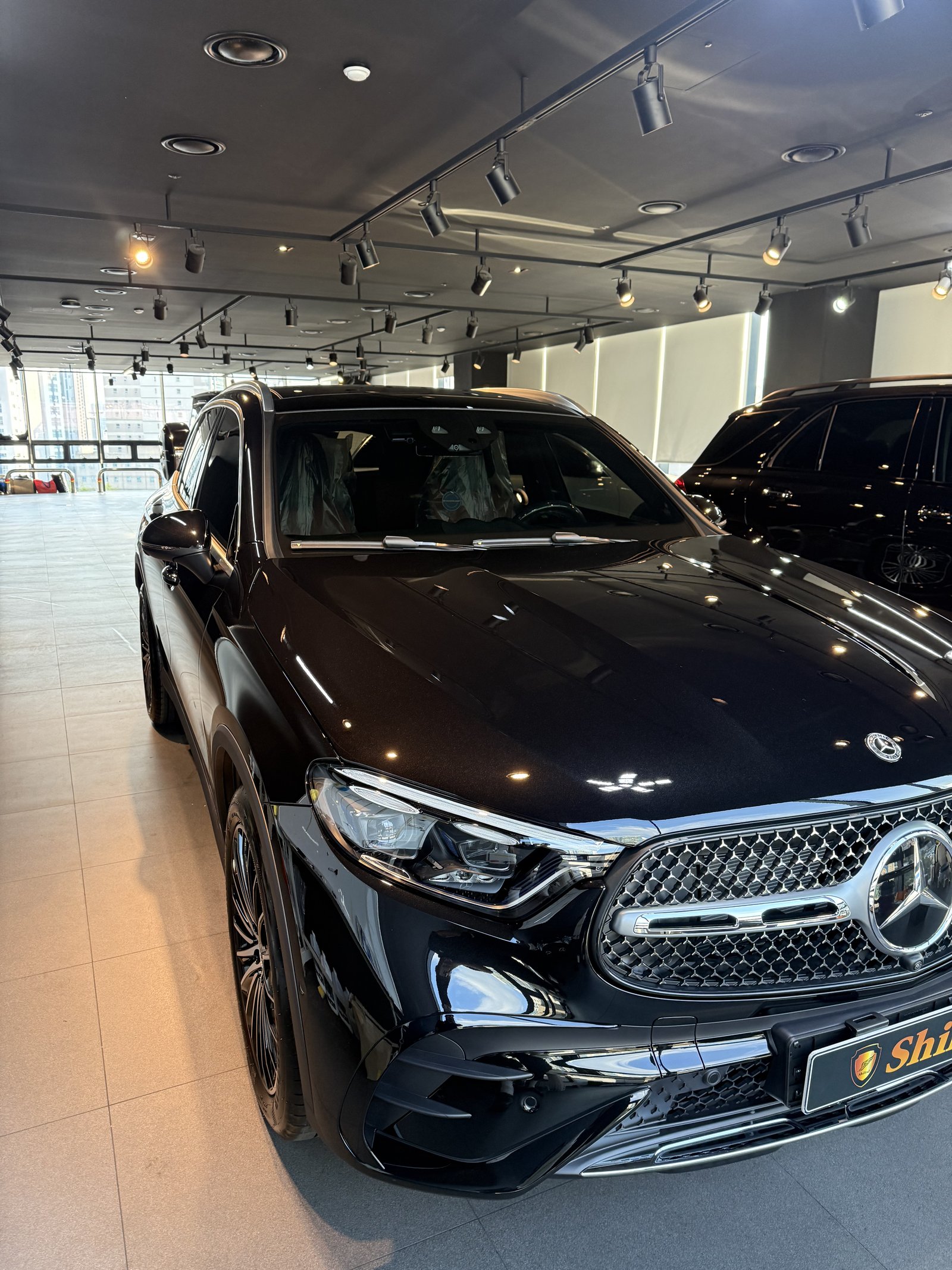 벤츠 GLC300 AMG 검정 신차 F5 유리막코팅 - 부산 쉴드광택 정면