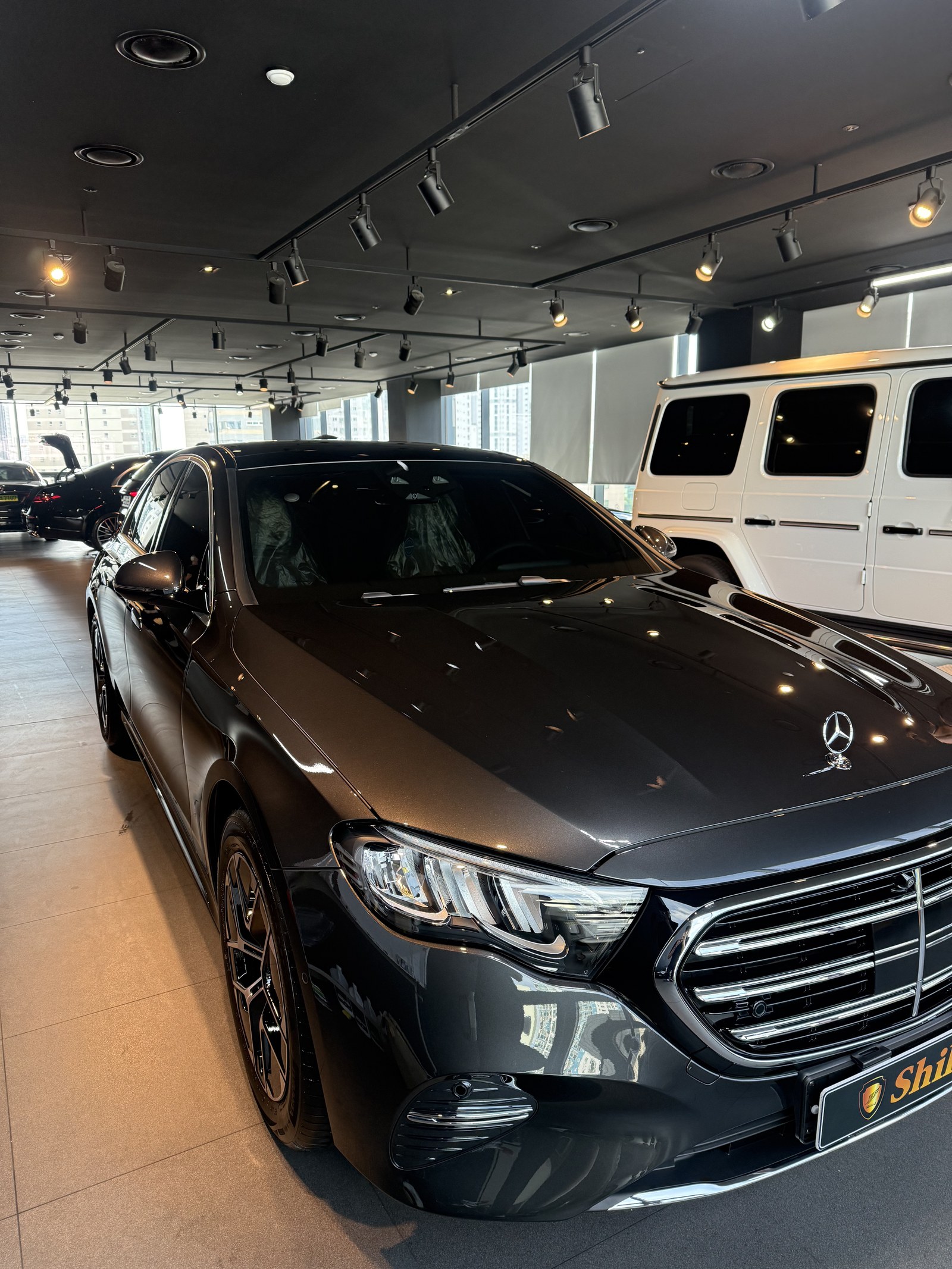 벤츠 E200 EX 그레이 신차 전측면 - 부산 유리막코팅