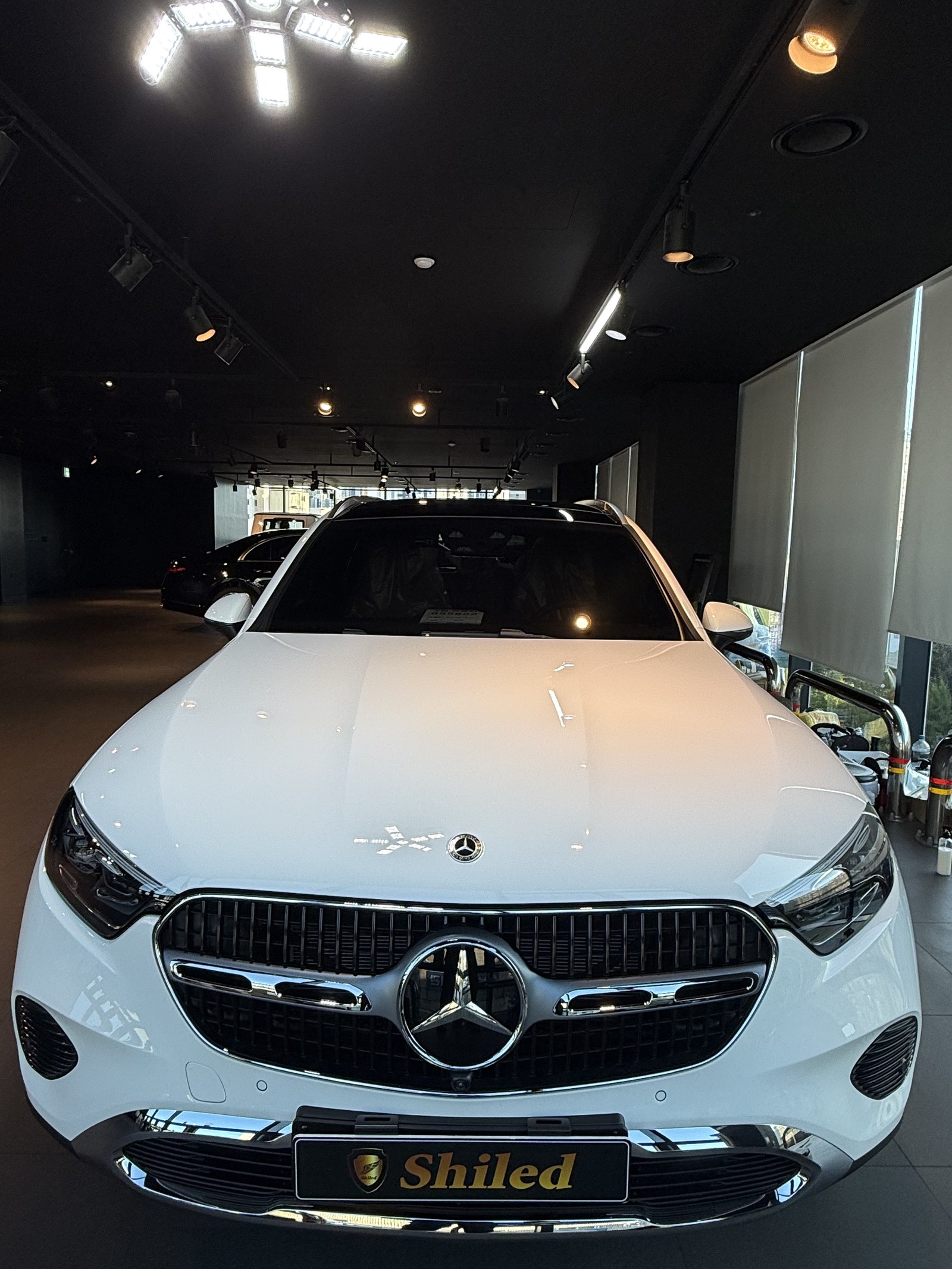 벤츠 GLC300 백색 신차 F5 유리막코팅 - 부산 쉴드광택 전면