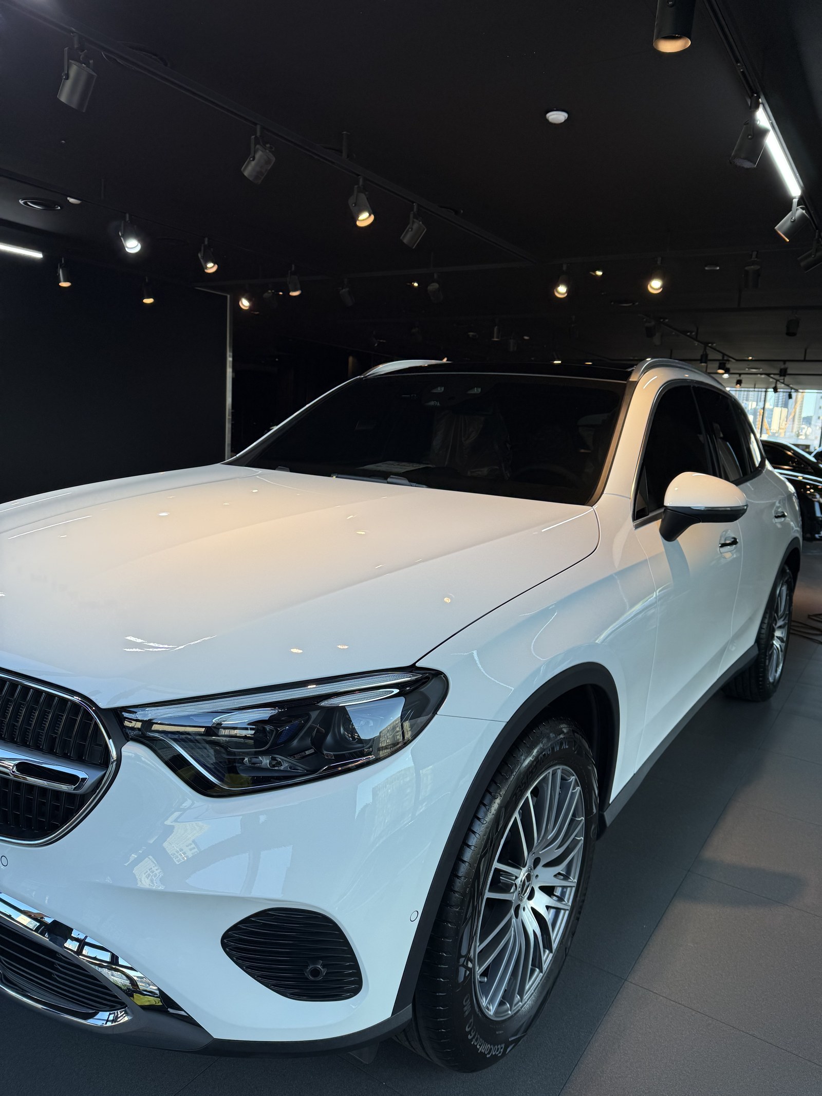 벤츠 GLC300 백색 신차 정면 그릴 - 부산 쉴드광택 신차코팅