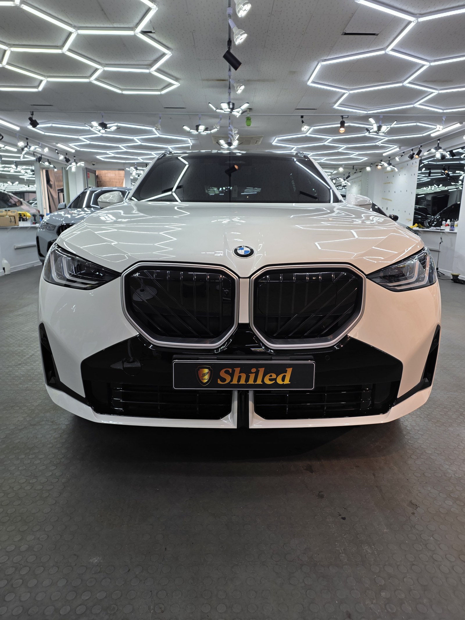 BMW X3 백색 신차 F5 유리막코팅 - 부산 쉴드광택 전면