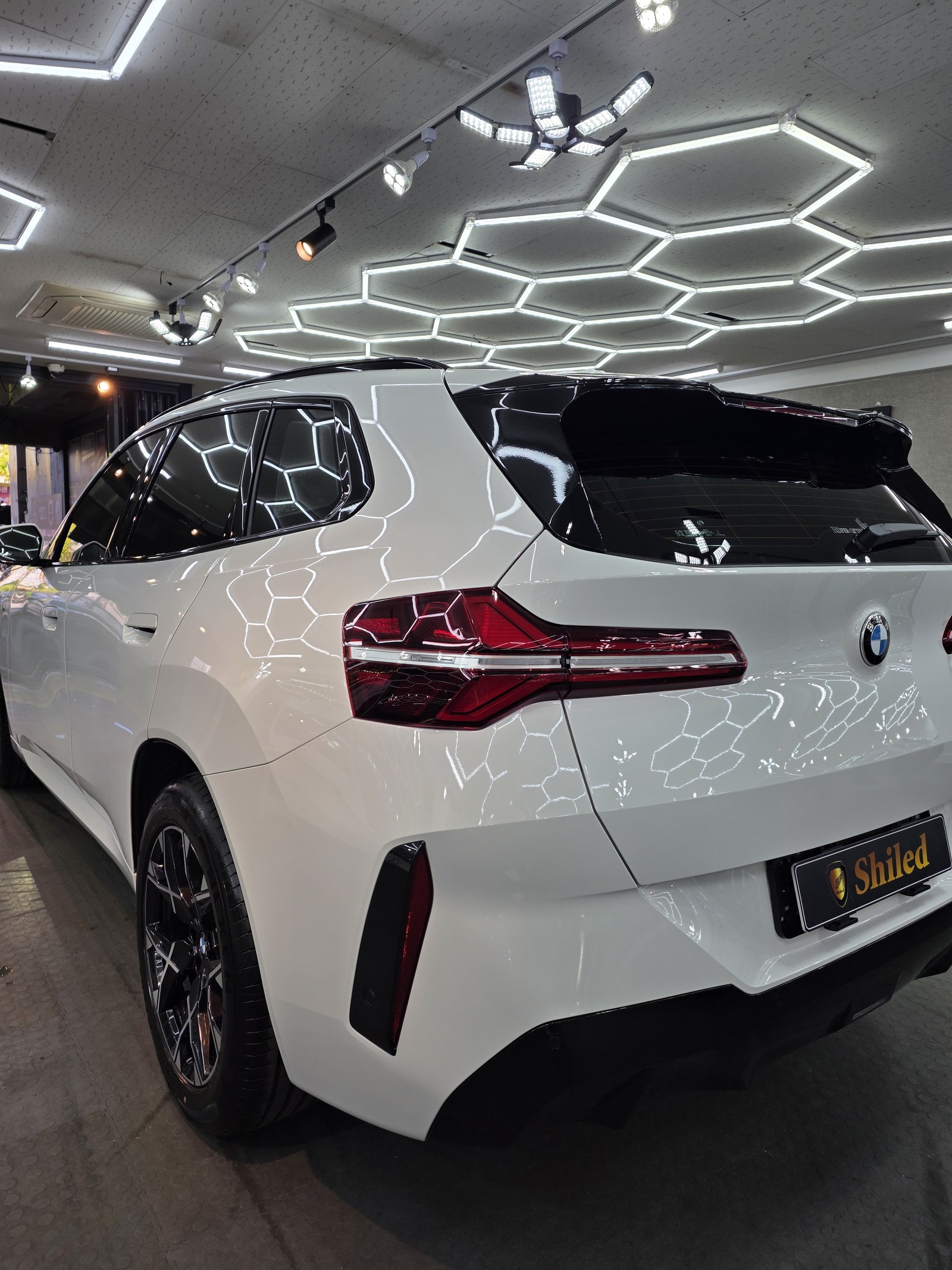 BMW X3 백색 신차 측면 - 부산 쉴드광택 신차코팅