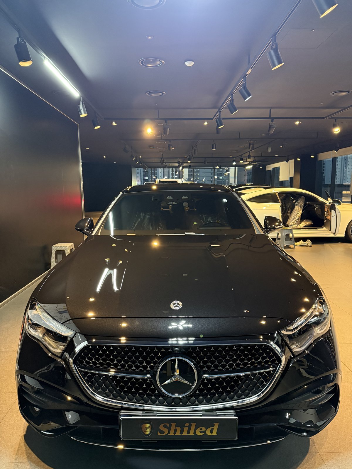 벤츠 E300 AMG 검정 신차 F5 유리막코팅 - 부산 쉴드광택 전면