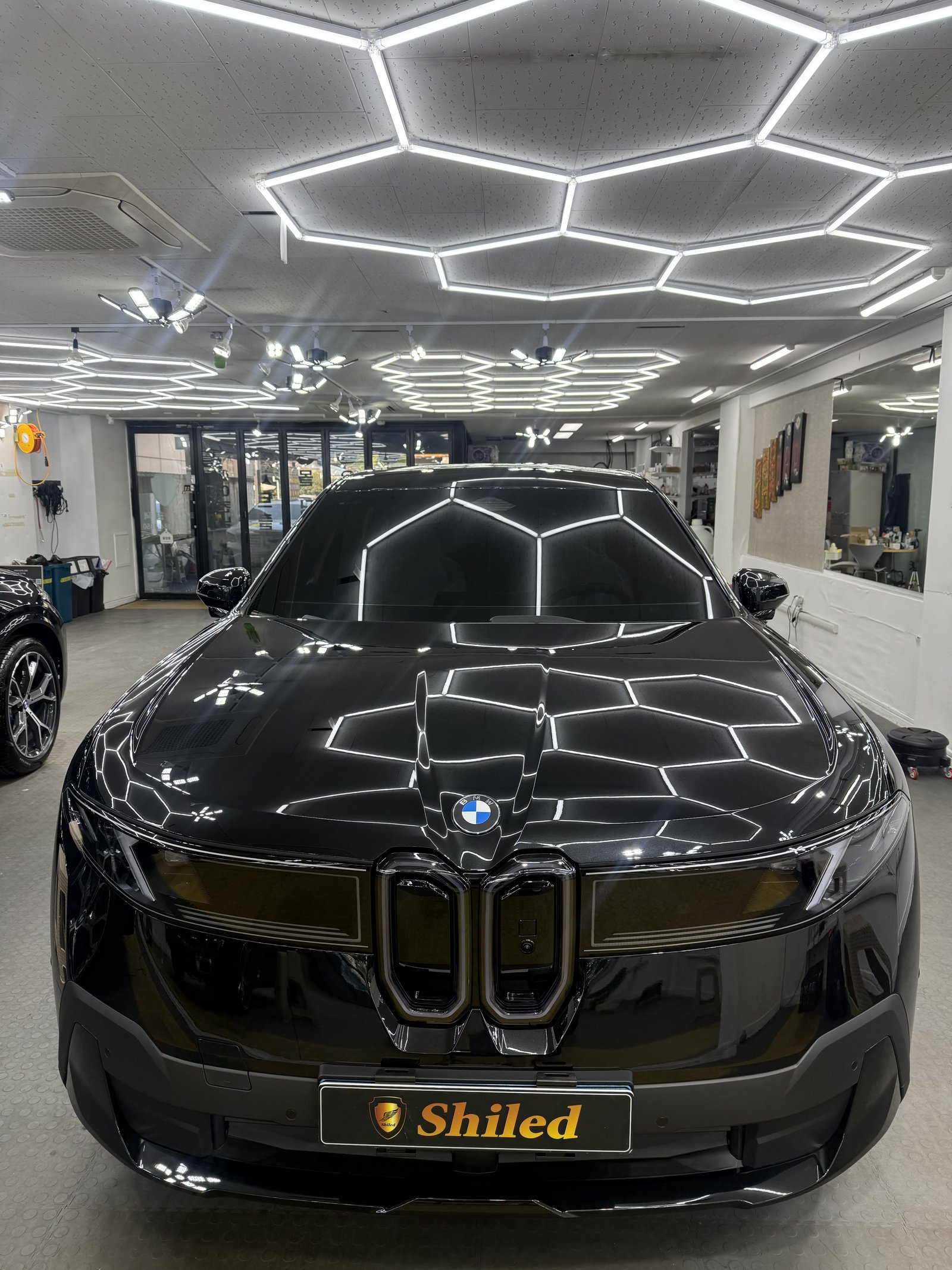 BMW iX3 검정 신차 F5 유리막코팅 - 부산 쉴드광택 전면