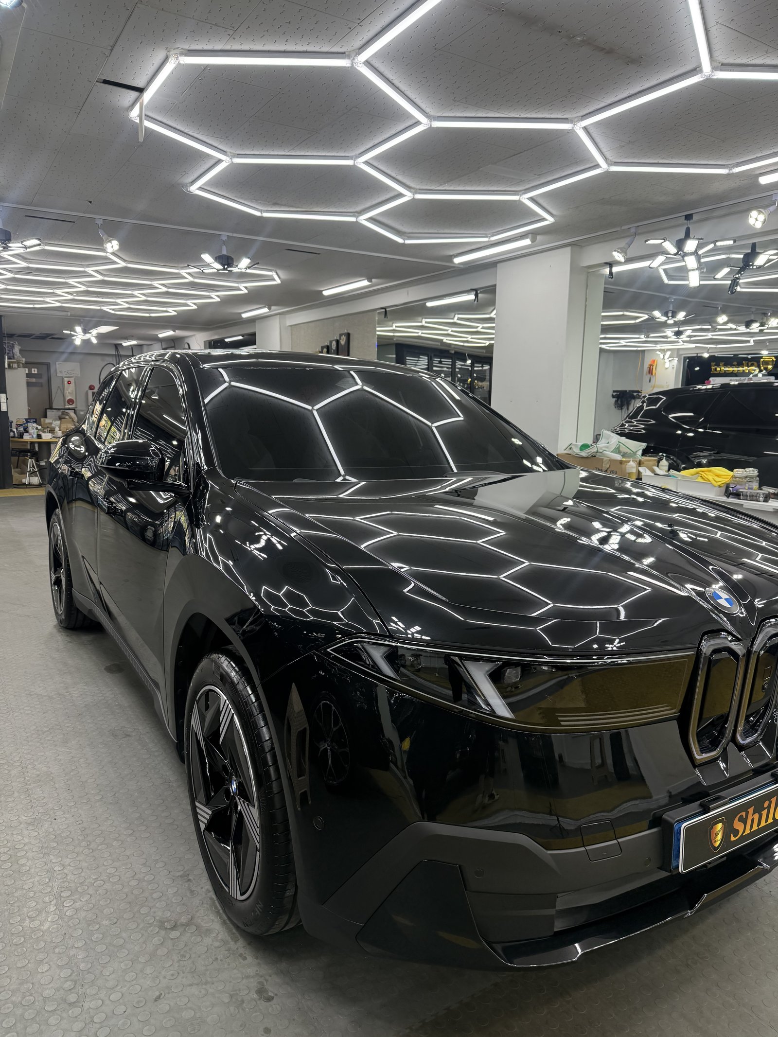 BMW iX3 검정 전측면 글로시 - 부산 유리막코팅