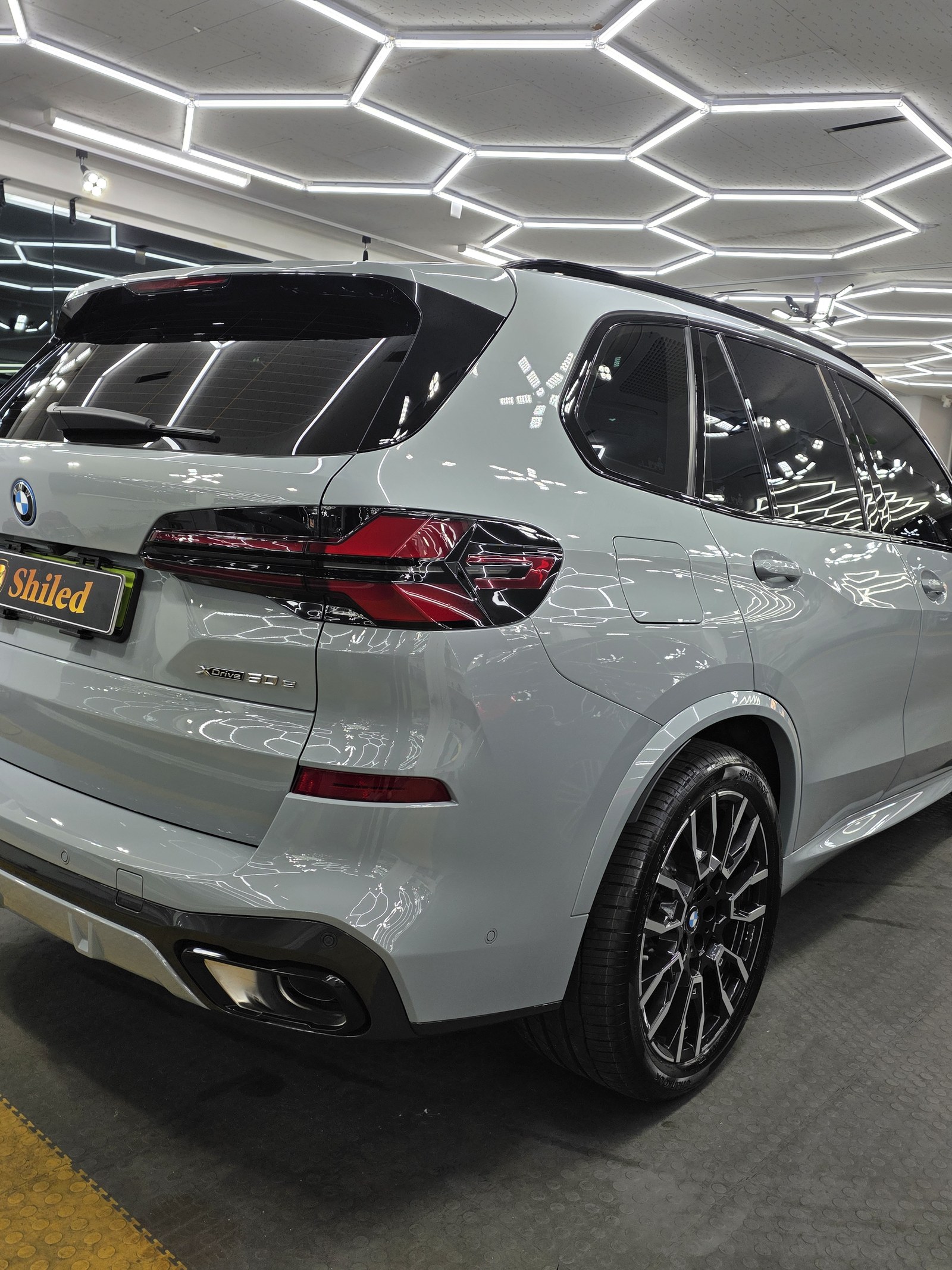 BMW X5 그레이 신차 측면 - 부산 쉴드광택 신차코팅