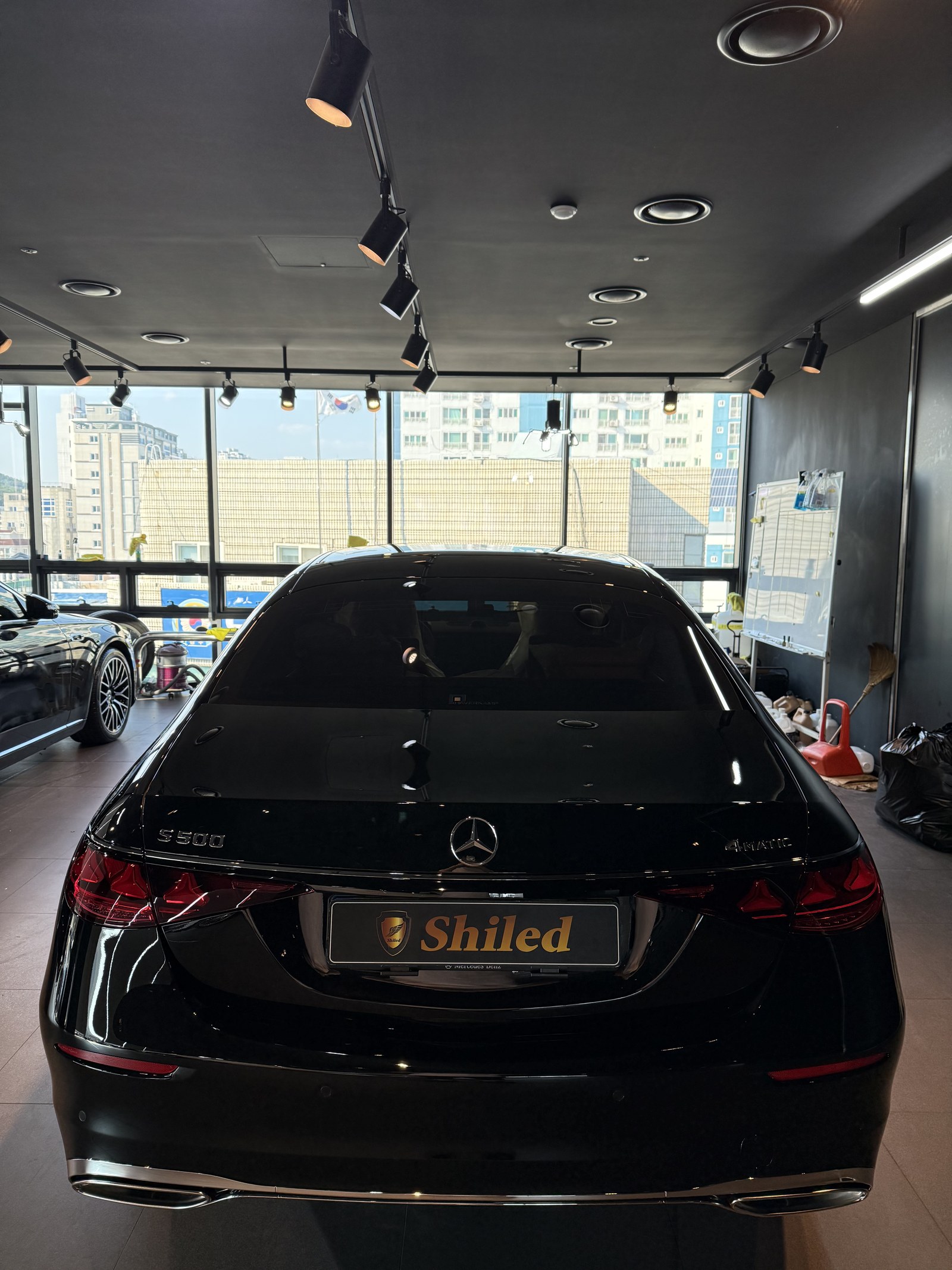 벤츠 S500 검정 신차 후측면 - 부산 쉴드광택 신차코팅