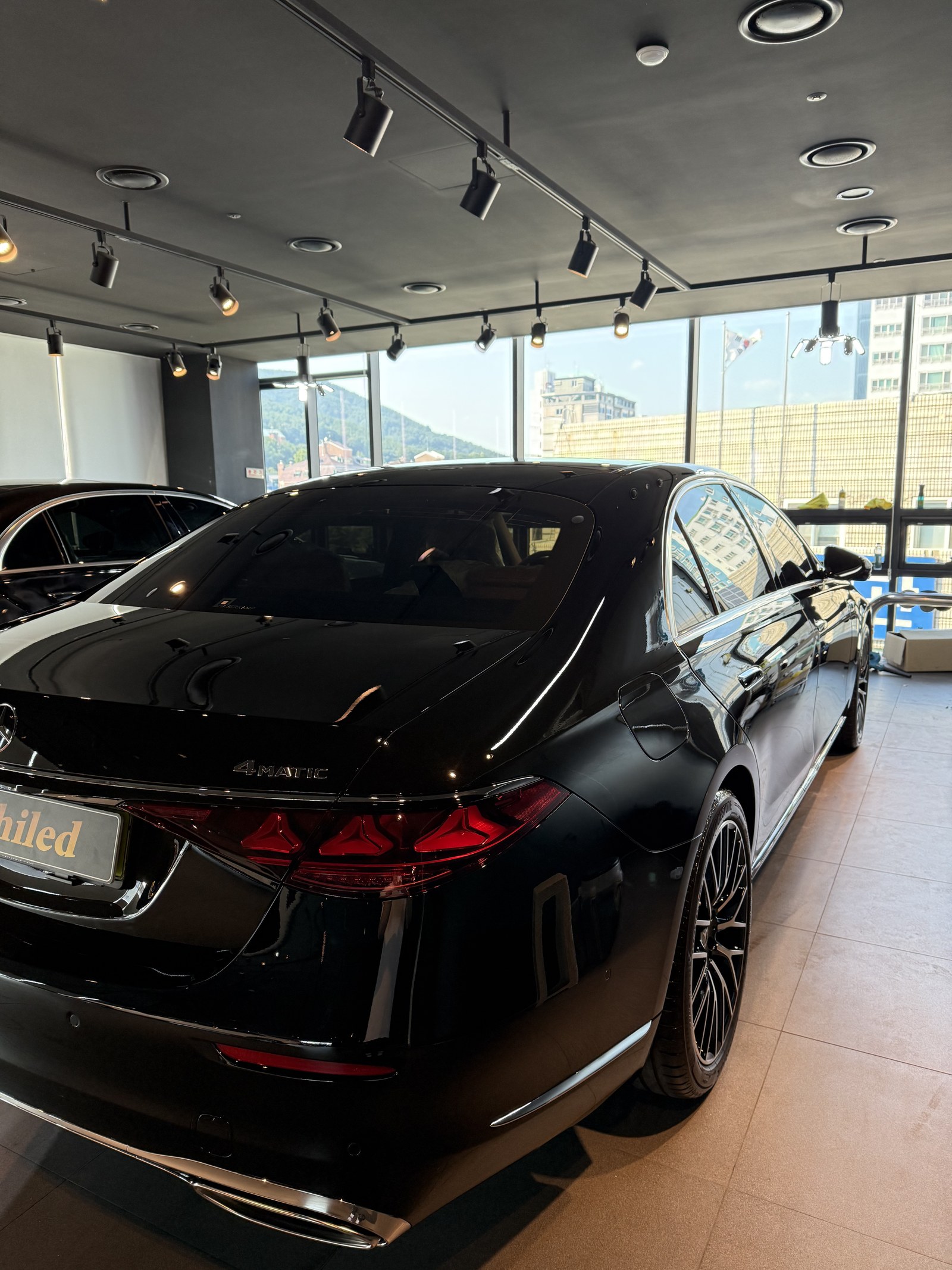 벤츠 S500 검정 신차 전측면 와이드 - 부산 유리막코팅