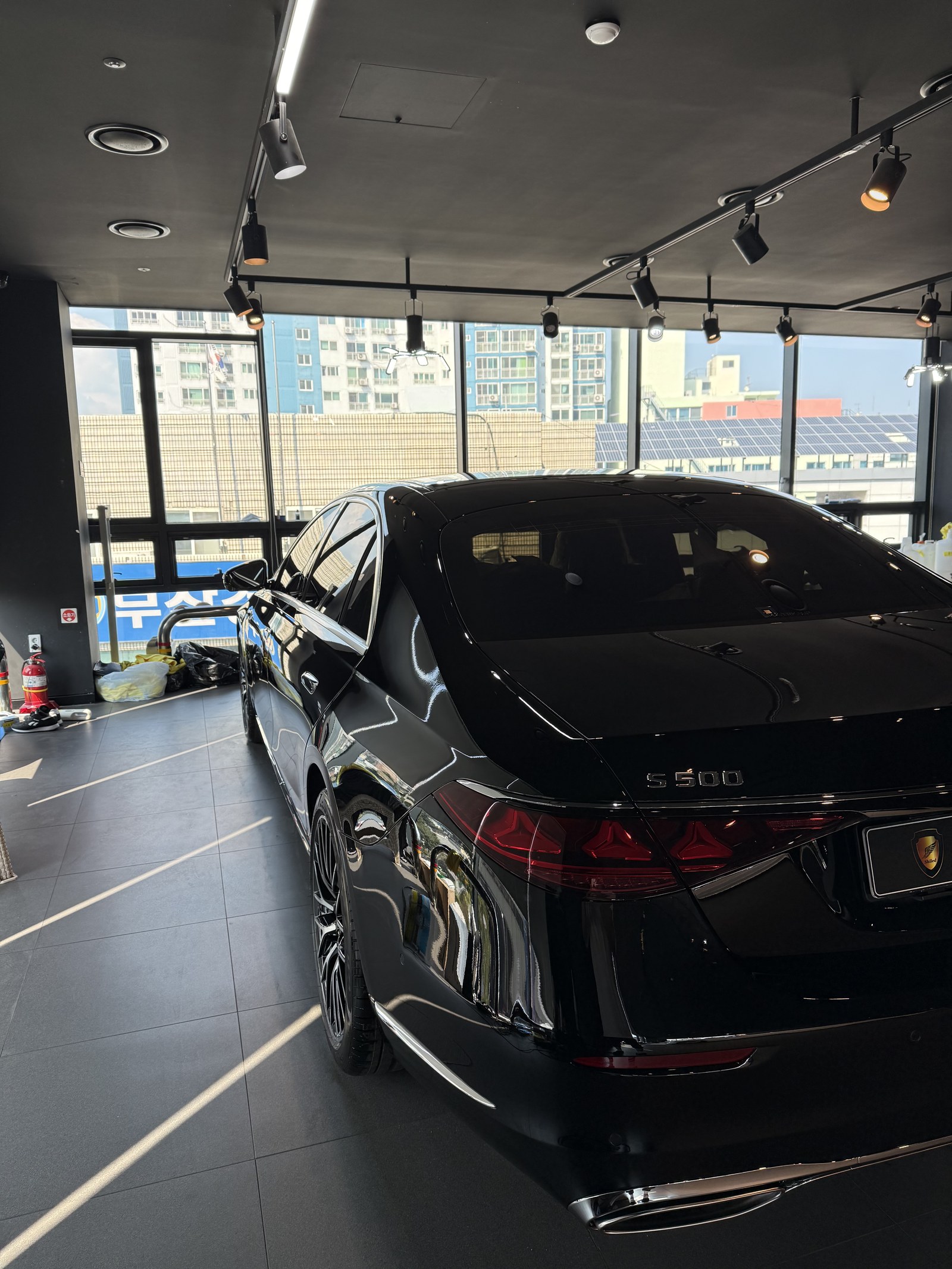 벤츠 S500 검정 신차 전측면 와이드 - 부산 유리막코팅