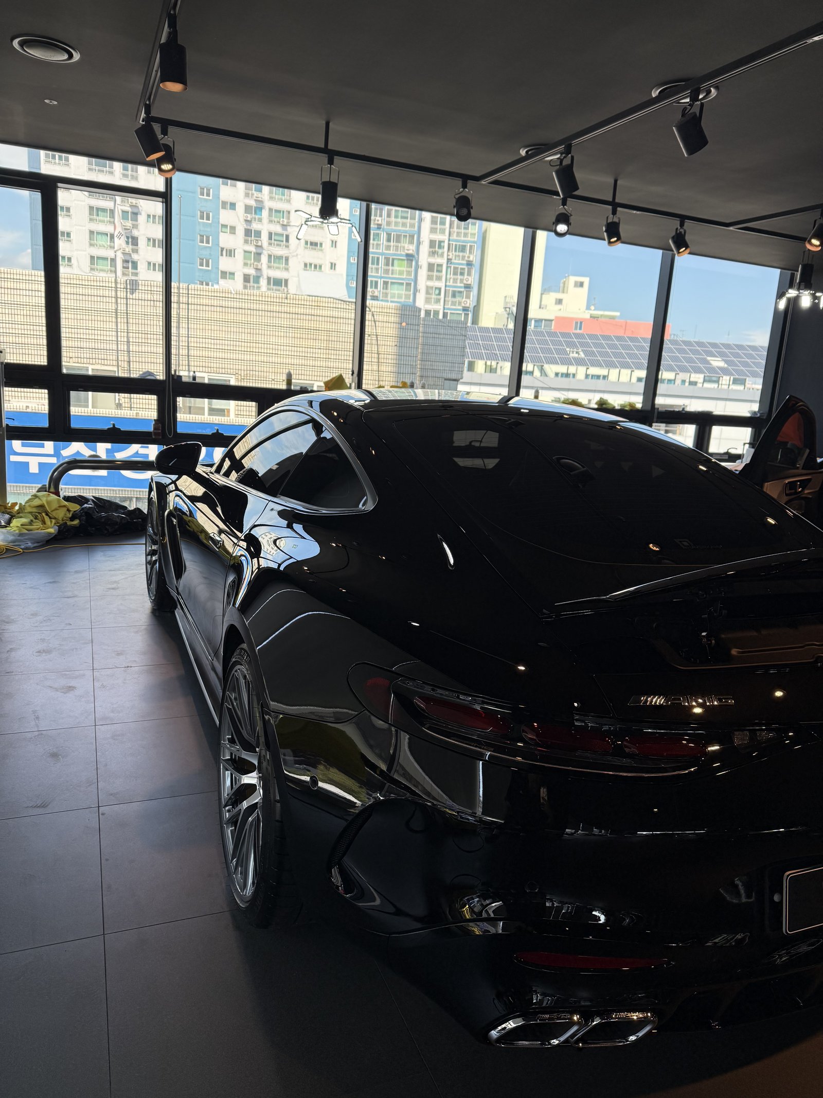 메르세데스-AMG GT55 검정 신차 매장 전시 - 부산 쉴드광택