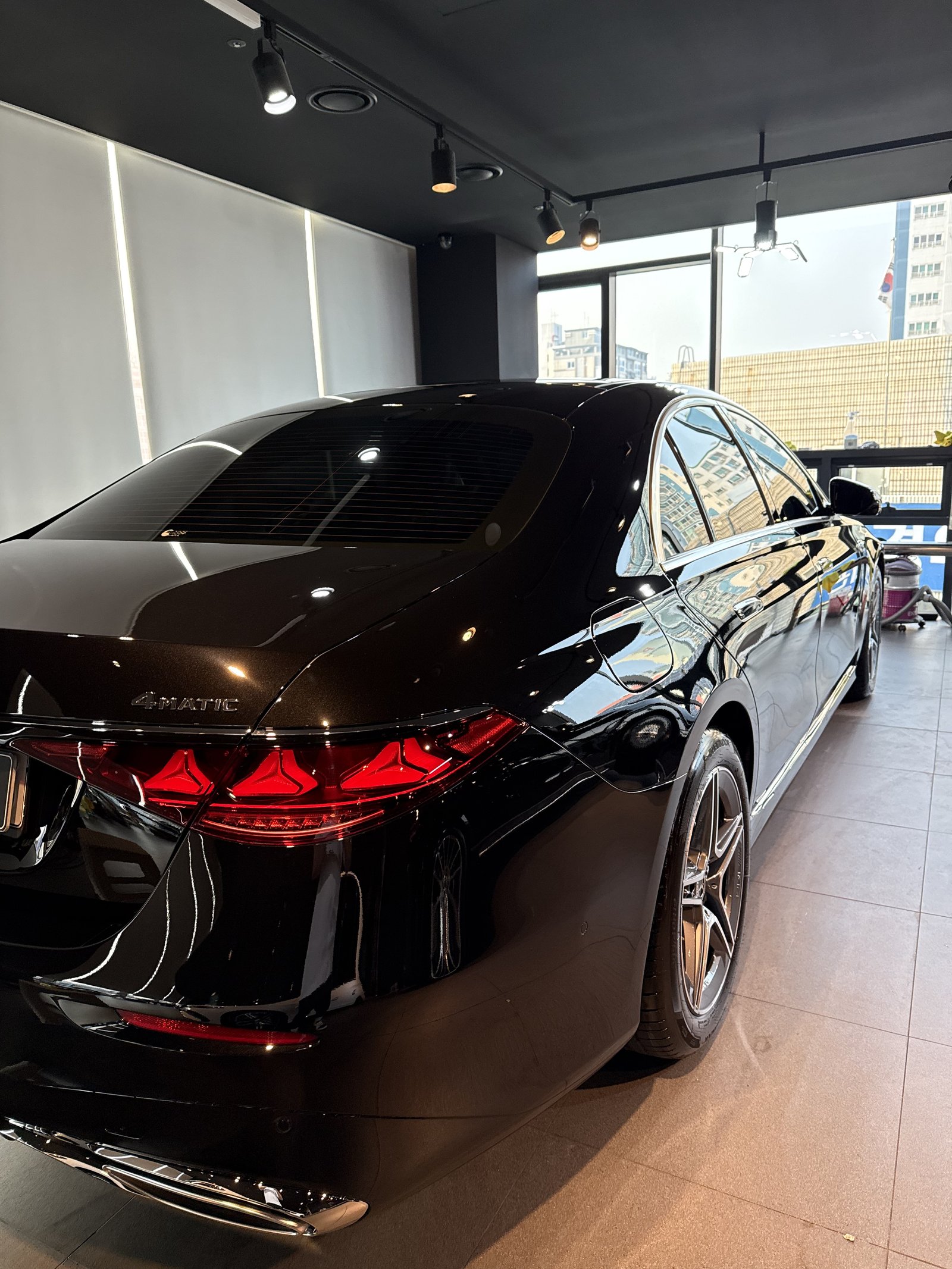 벤츠 S450 검정 신차 후측면 - 부산 쉴드광택 신차코팅