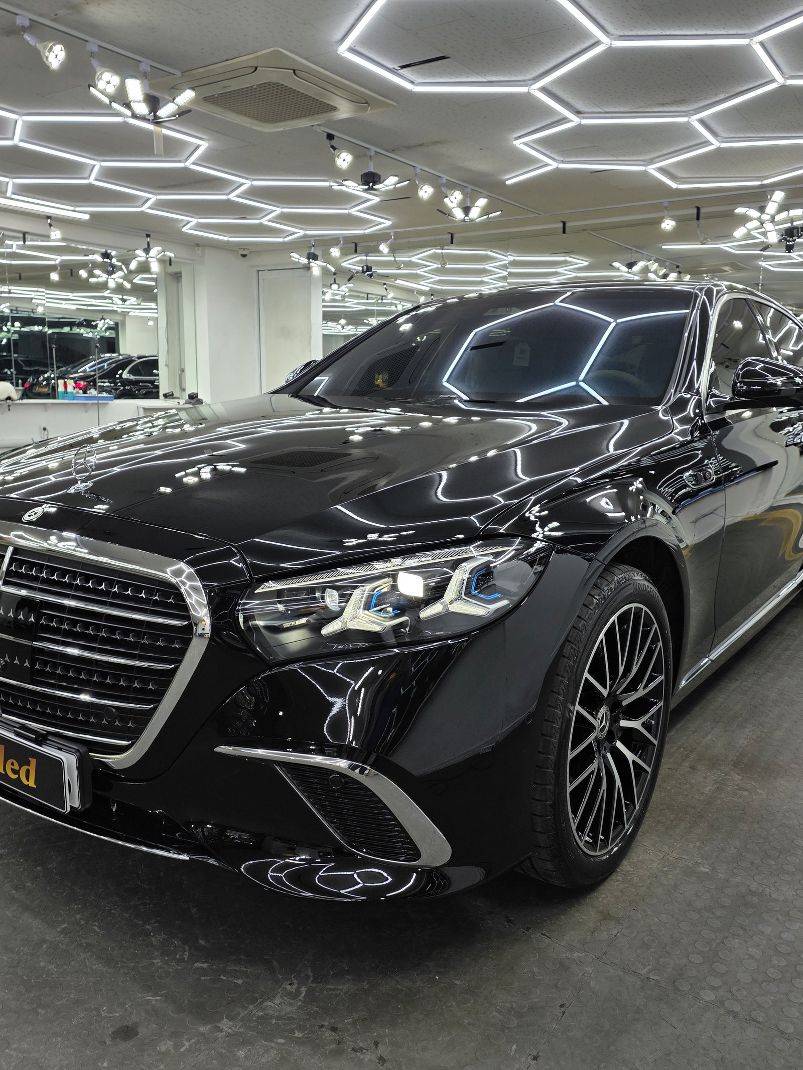 벤츠 S500 검정 신차 전측면 와이드 - 부산 유리막코팅