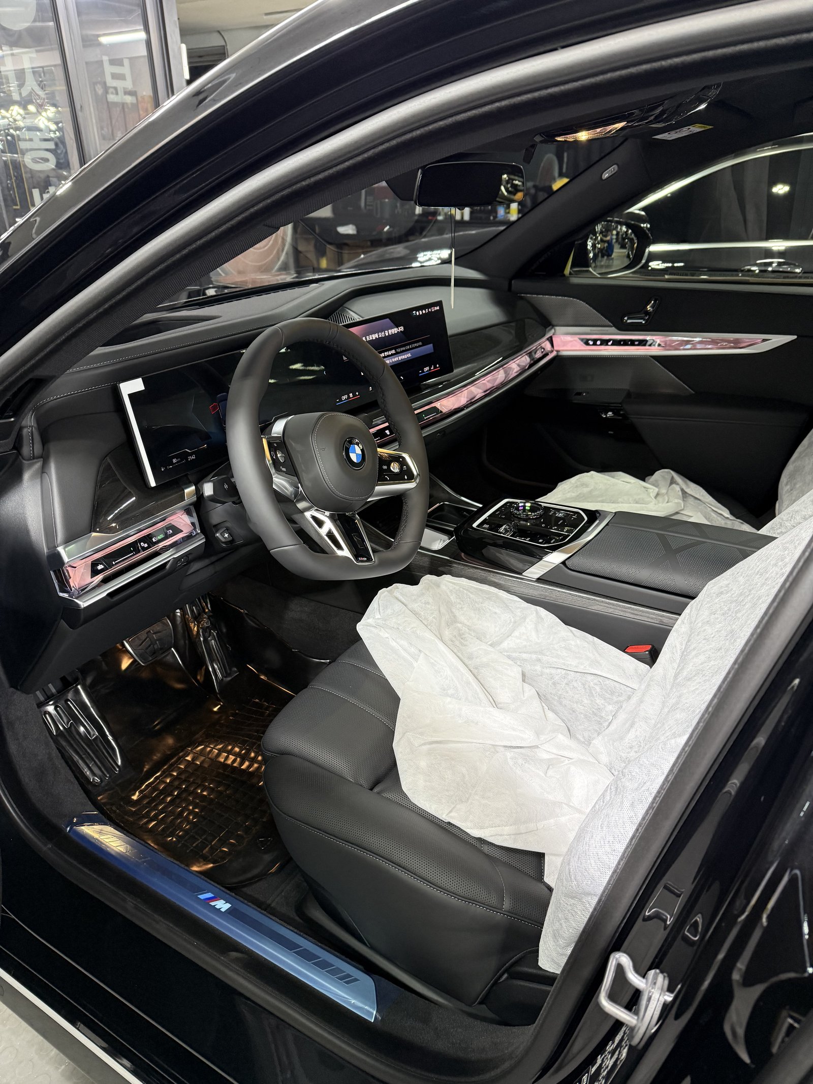 BMW 740i 신차 실내 - 출고 전 컨디션