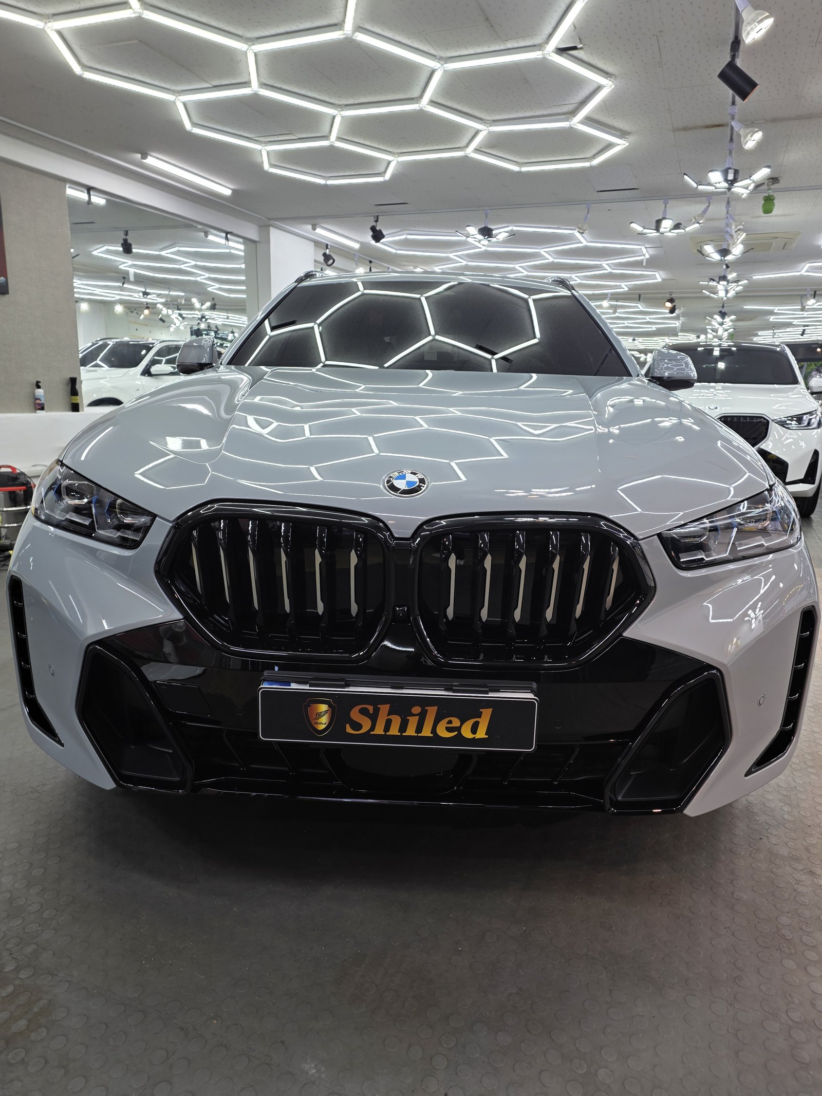 BMW X6 그레이 신차 F5 유리막코팅 - 부산 쉴드광택 전면