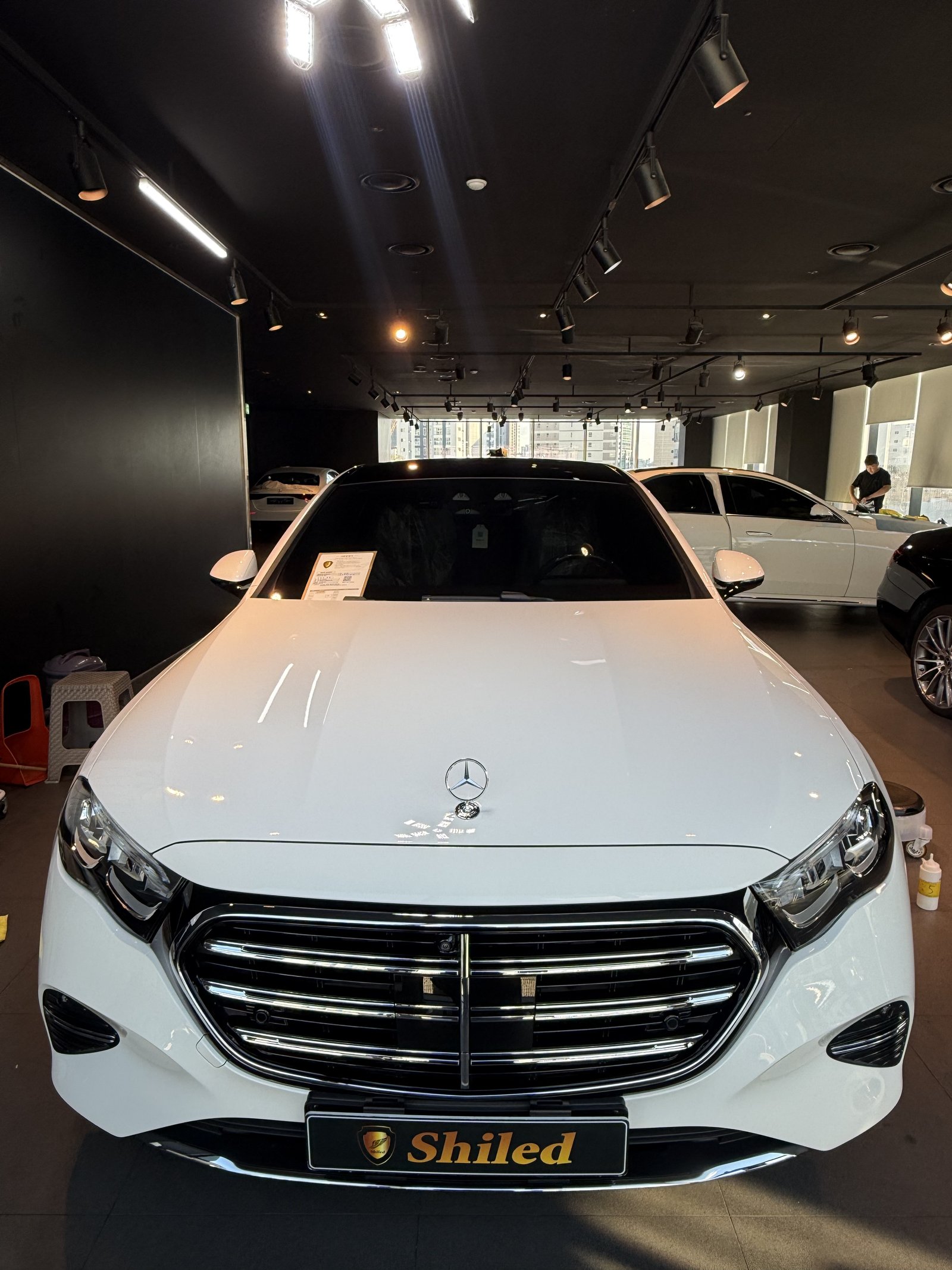 벤츠 E200 백색 신차 F5 유리막코팅 정면 - 부산 쉴드광택