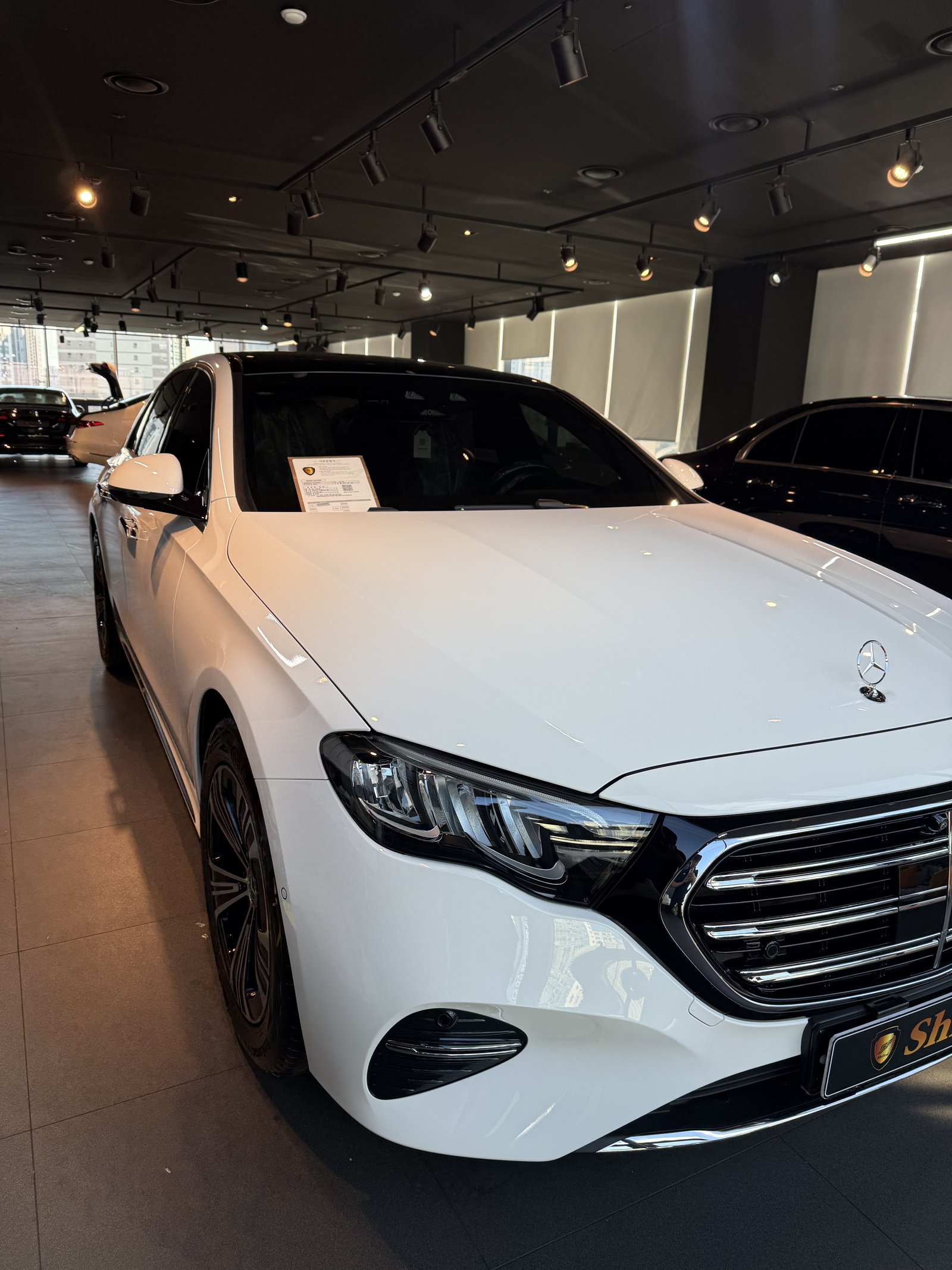 벤츠 E200 백색 신차 전측면 - 부산 유리막코팅