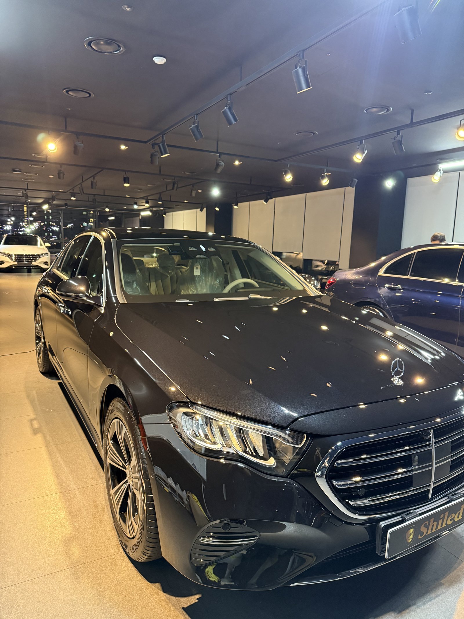 벤츠 E200 EX 검정 신차 전측면 - 부산 유리막코팅