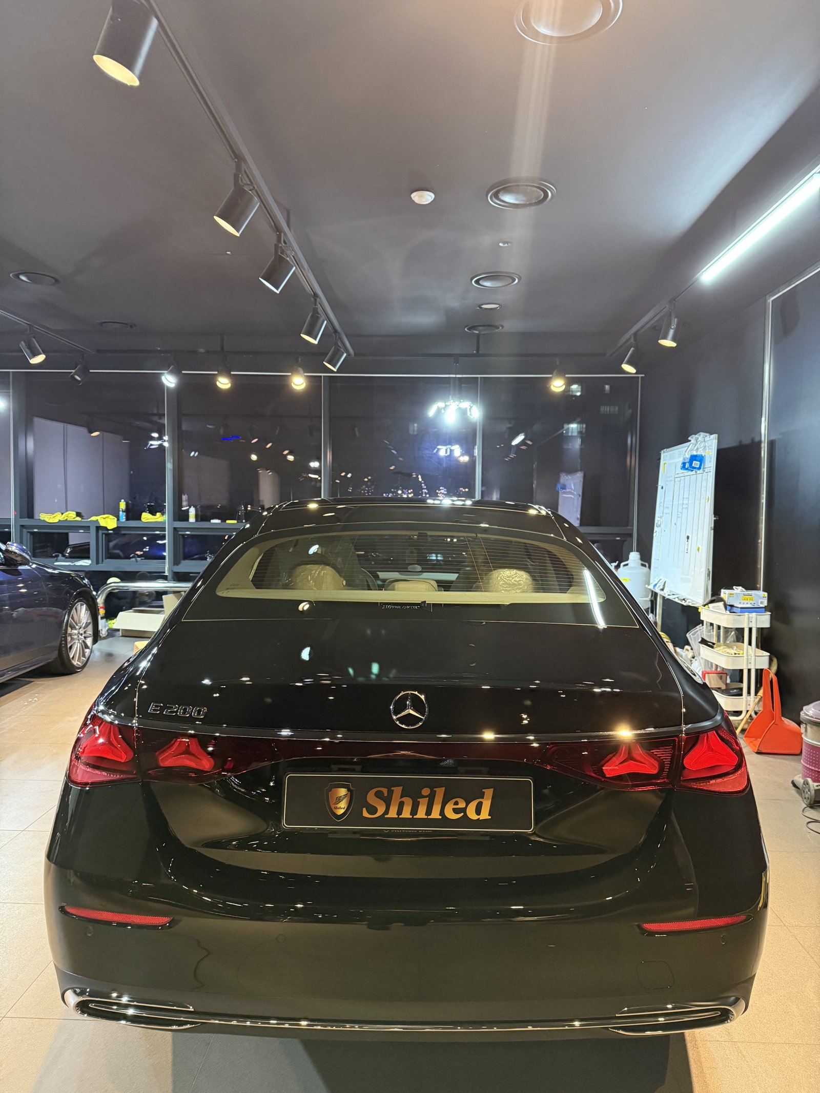 벤츠 E200 EX 검정 신차 후면 - 부산 쉴드광택 신차코팅
