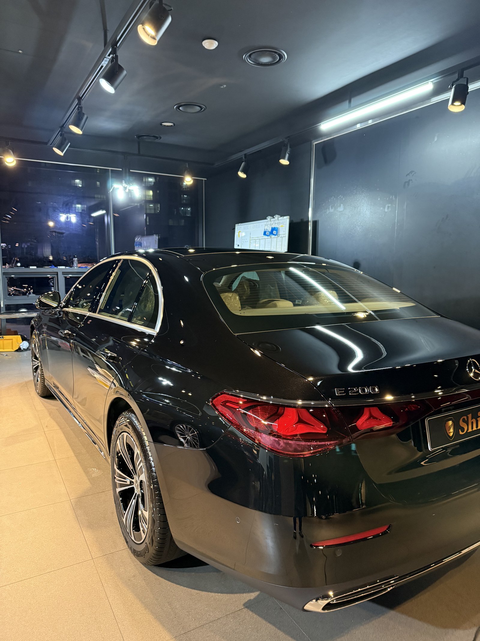 벤츠 E200 EX 검정 신차 측후면 광택 - 부산 유리막코팅