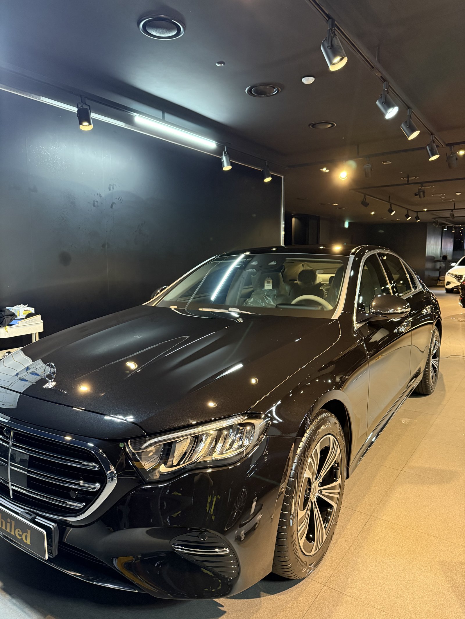 벤츠 E200 EX 검정 신차 전측면 반사 - F5 코팅
