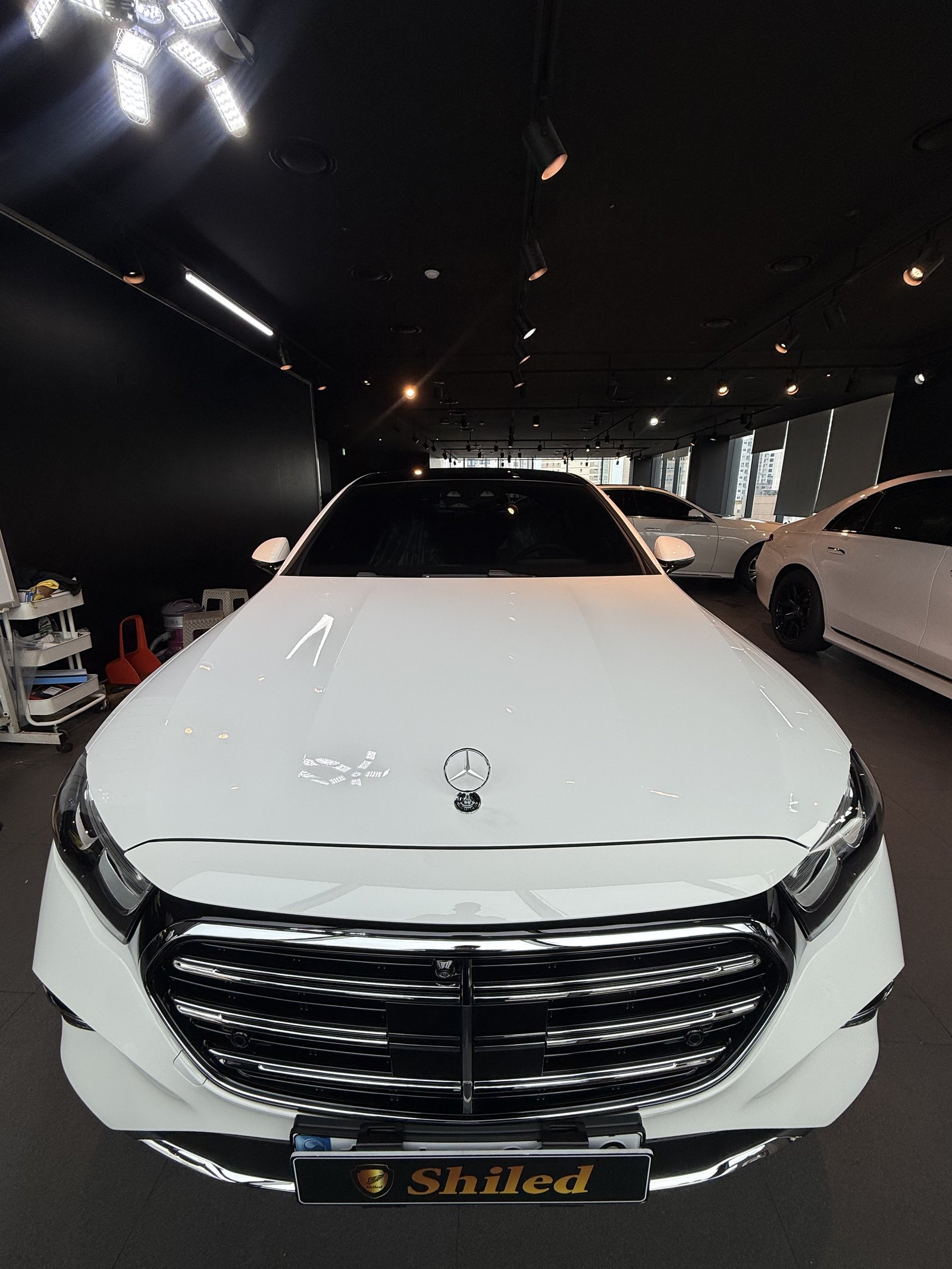 벤츠 E300 EX 백색 신차 F5 유리막코팅 정면 - 부산 쉴드광택