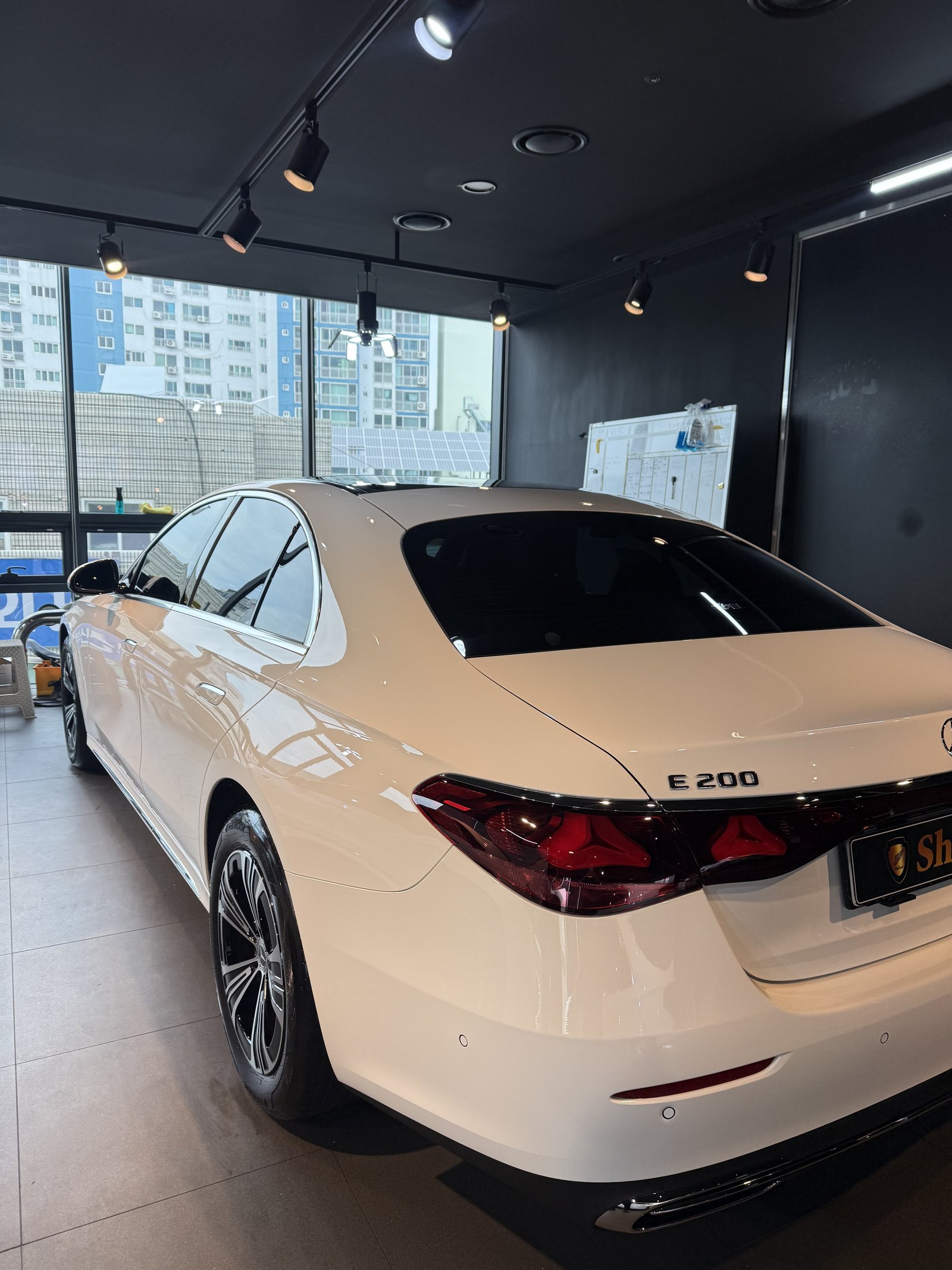 벤츠 E300 EX 백색 신차 측후면 광택 - 부산 유리막코팅