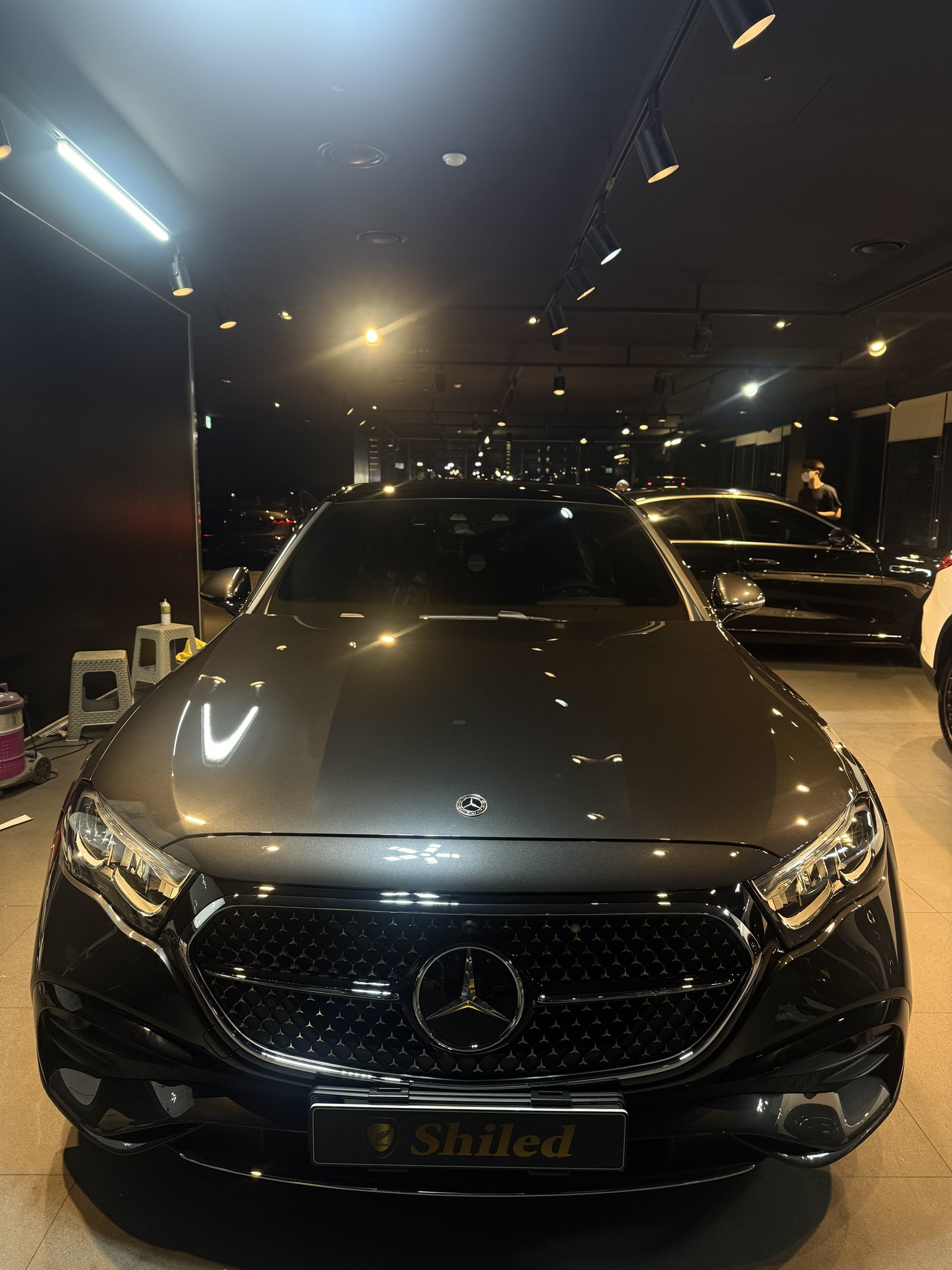 벤츠 E200 AMG 그레이 신차 유리막코팅 정면 - 부산 쉴드광택