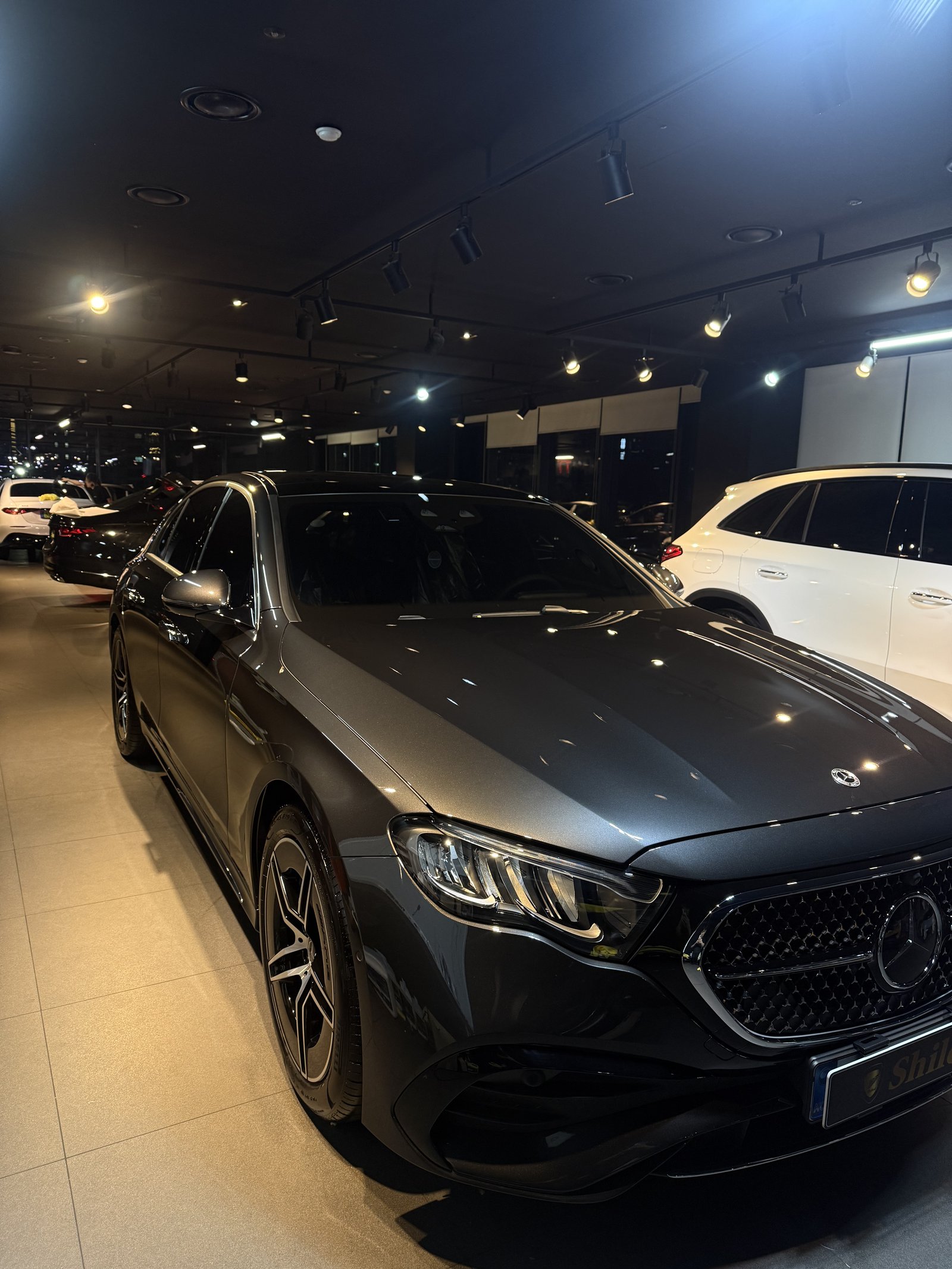 벤츠 E200 AMG 그레이 신차 전측면 - 부산 유리막코팅