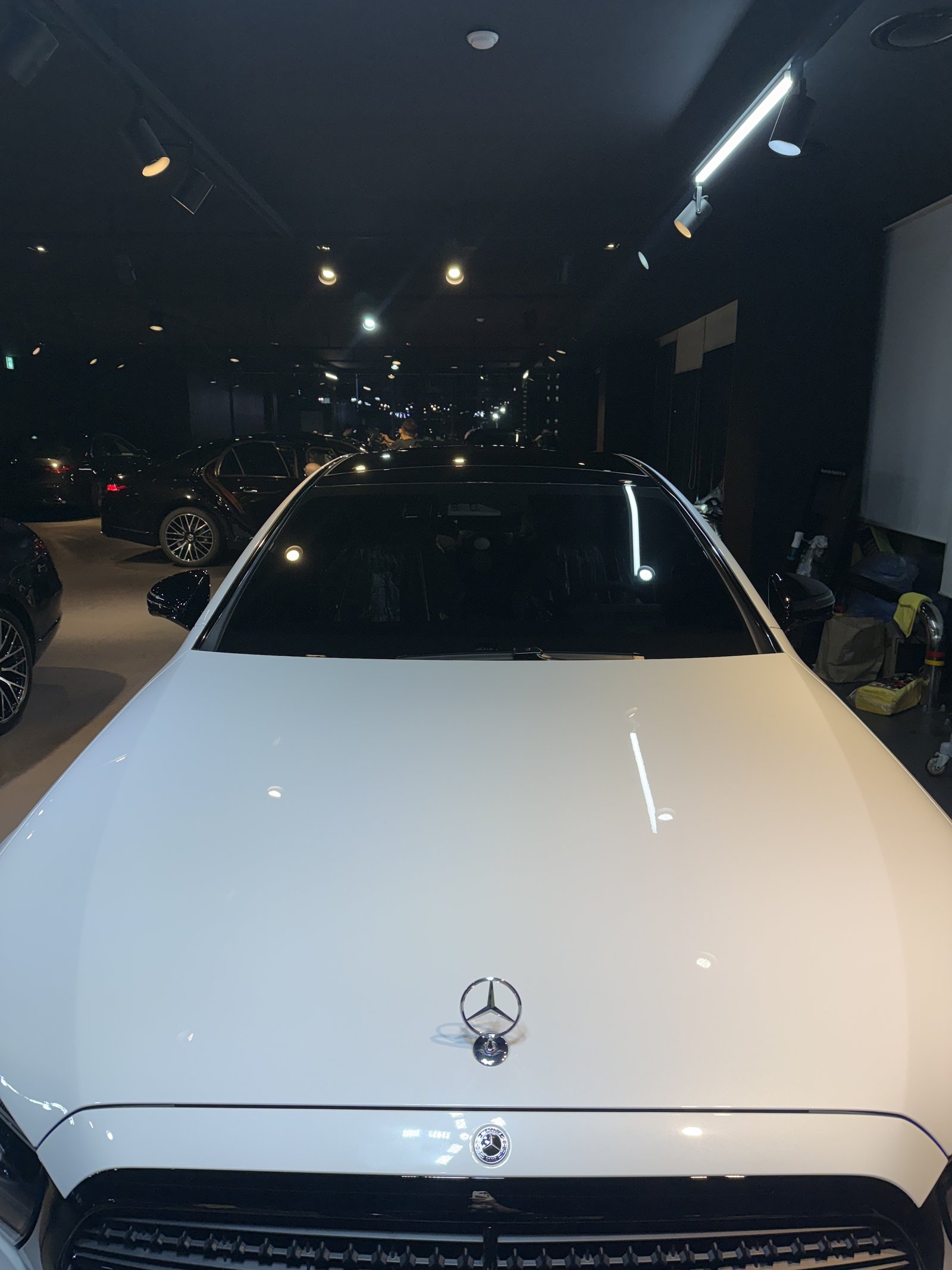벤츠 S450 4MATIC 백색 신차 보닛 반사 - 출고 전 유리막코팅