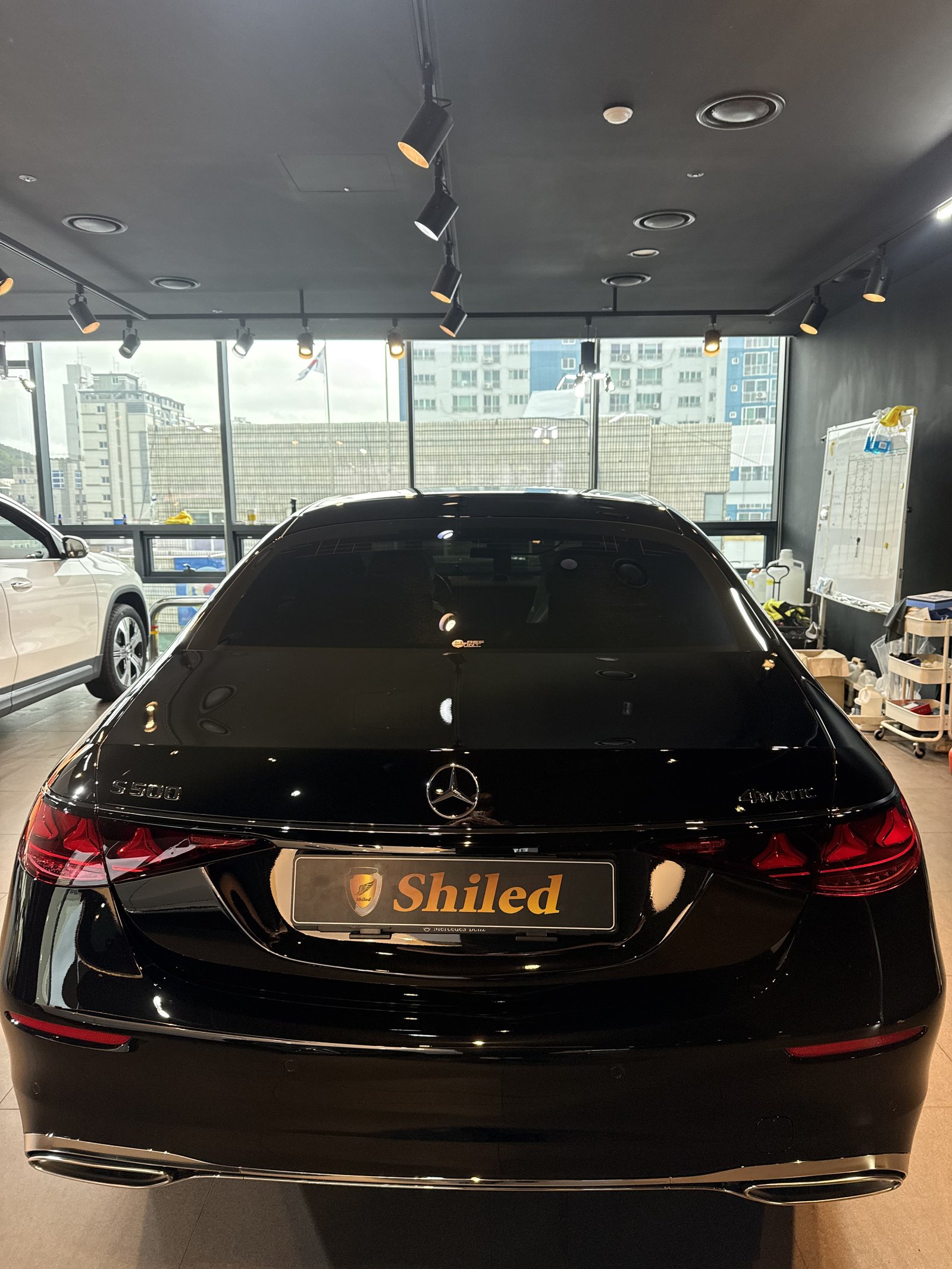 벤츠 S500 검정 신차 후면 - 부산 쉴드광택 신차코팅