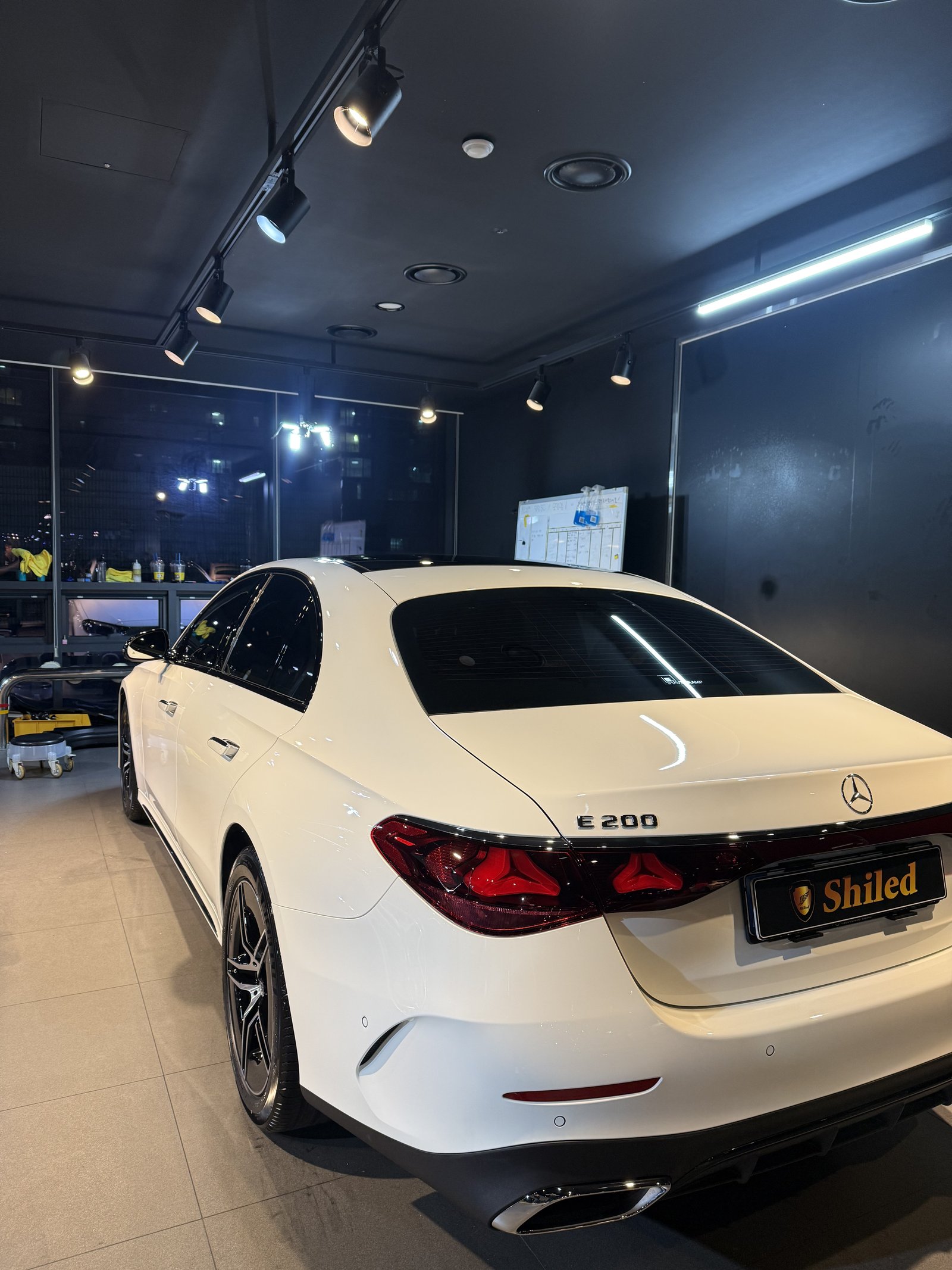 벤츠 E200 AMG 신차 측후면 광택 - 부산 유리막코팅