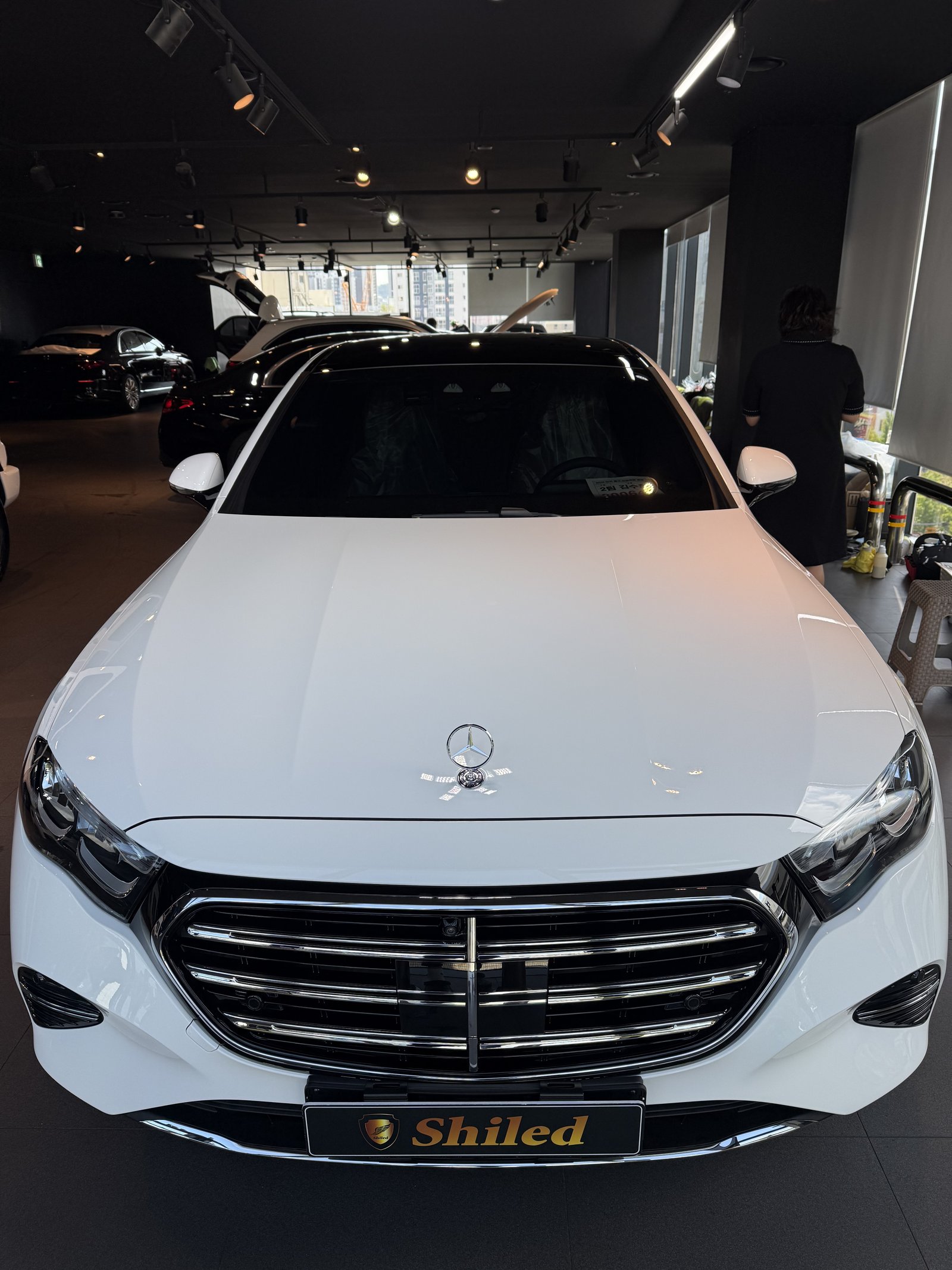 벤츠 E200 익스클루시브 신차 유리막코팅 정면 - 부산 쉴드광택