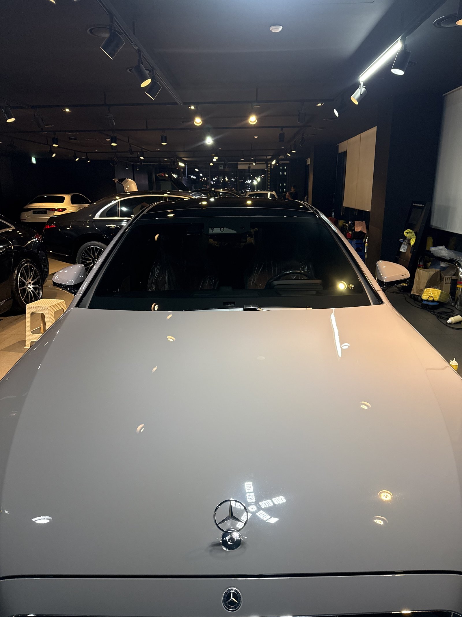 벤츠 S450 신차 보닛 반사 - 출고 전 유리막코팅