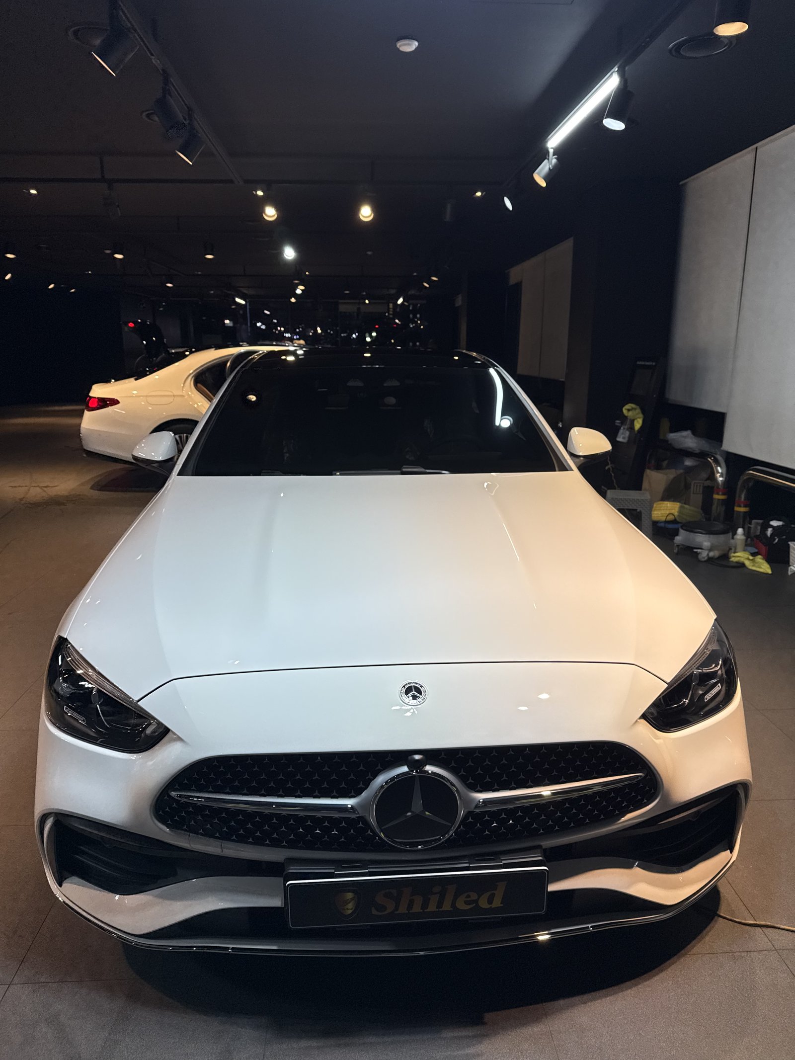 벤츠 C200 백색 신차 유리막코팅 정면 - 부산 쉴드광택