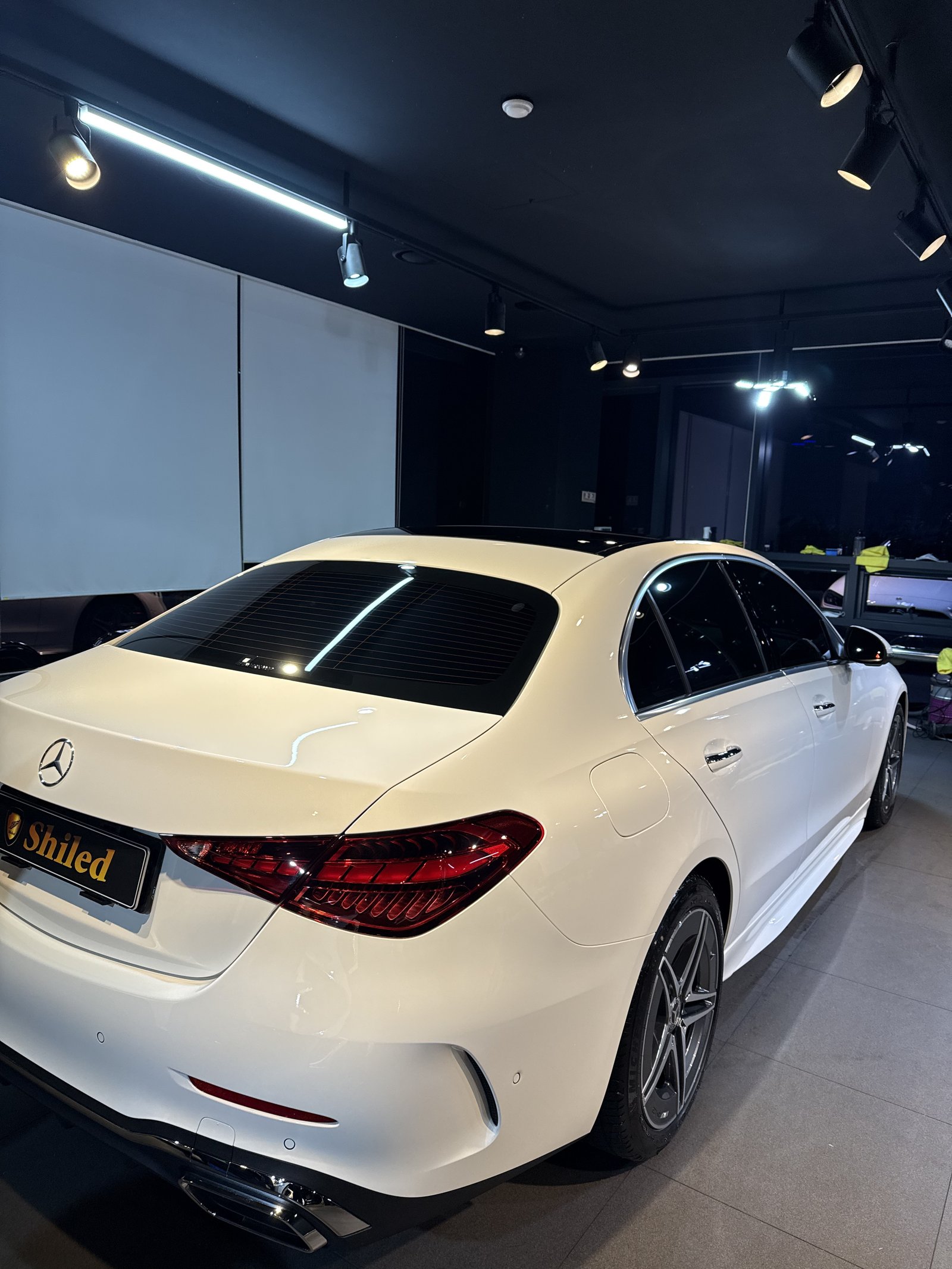 벤츠 C200 신차 후측면 - 출고 전 코팅