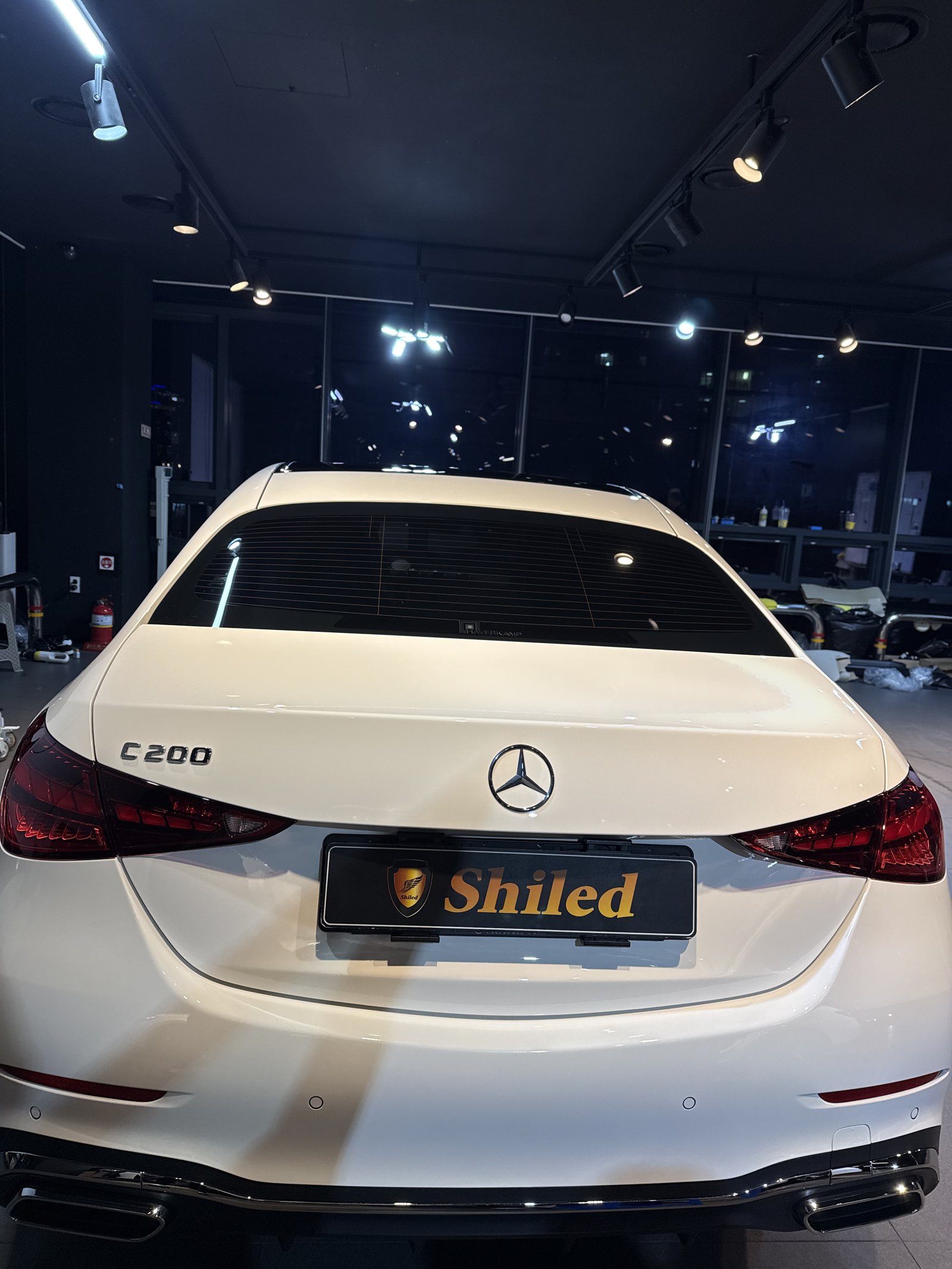 벤츠 C200 신차 후면 - 부산 쉴드광택 신차코팅