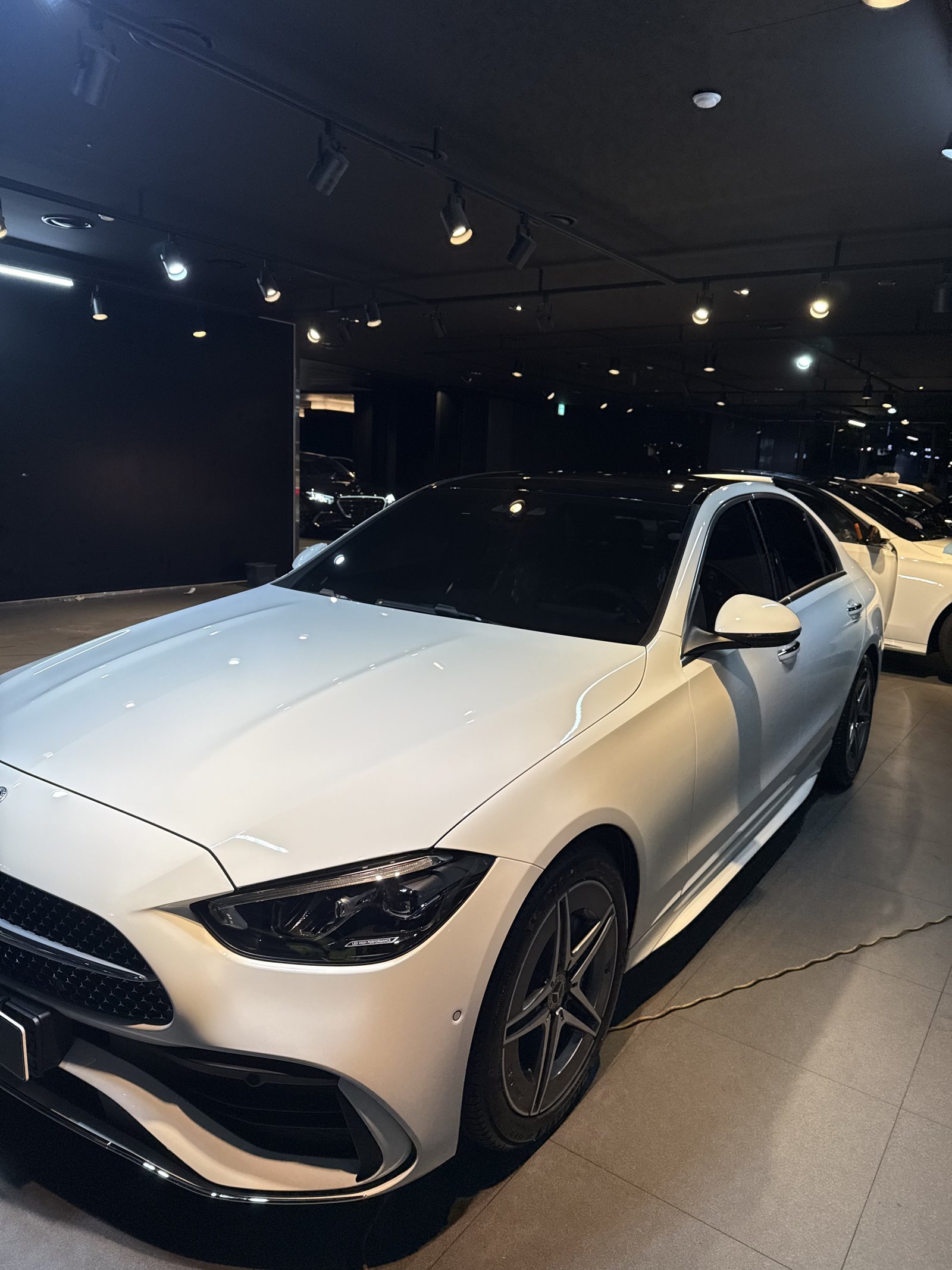 벤츠 C200 신차 전측면 반사