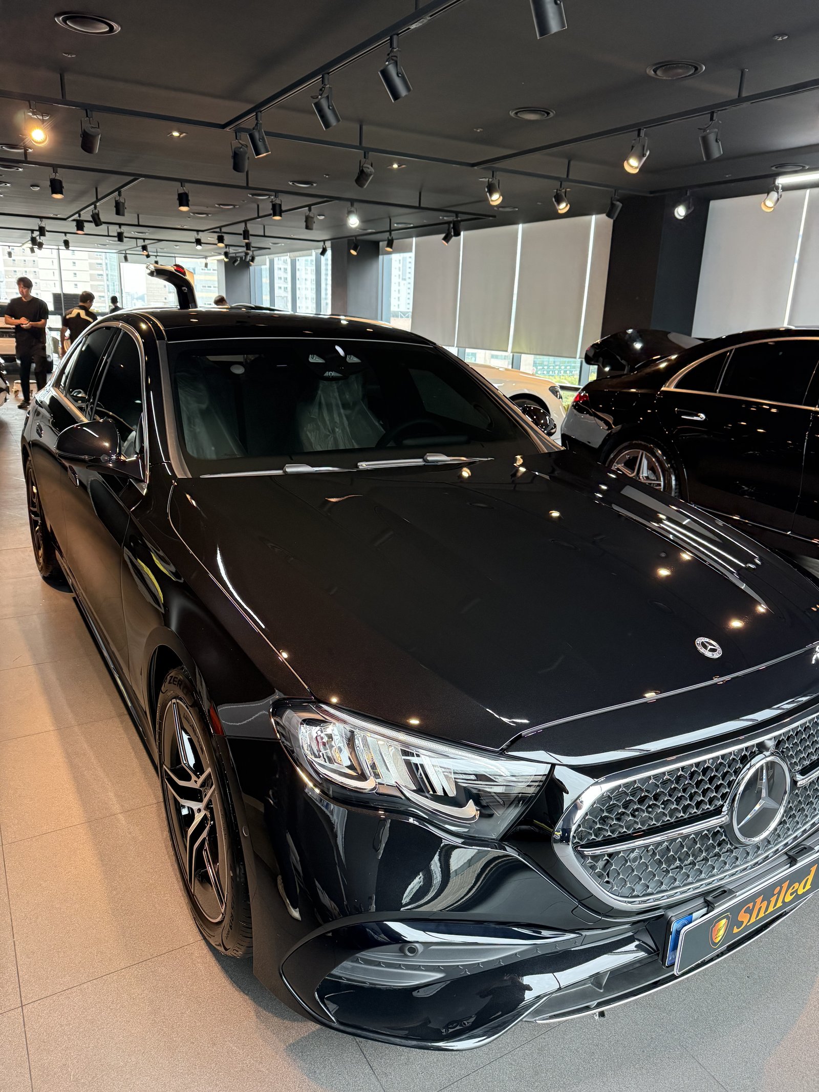 벤츠 E200 AMG 신차 전측면 - 부산 유리막코팅