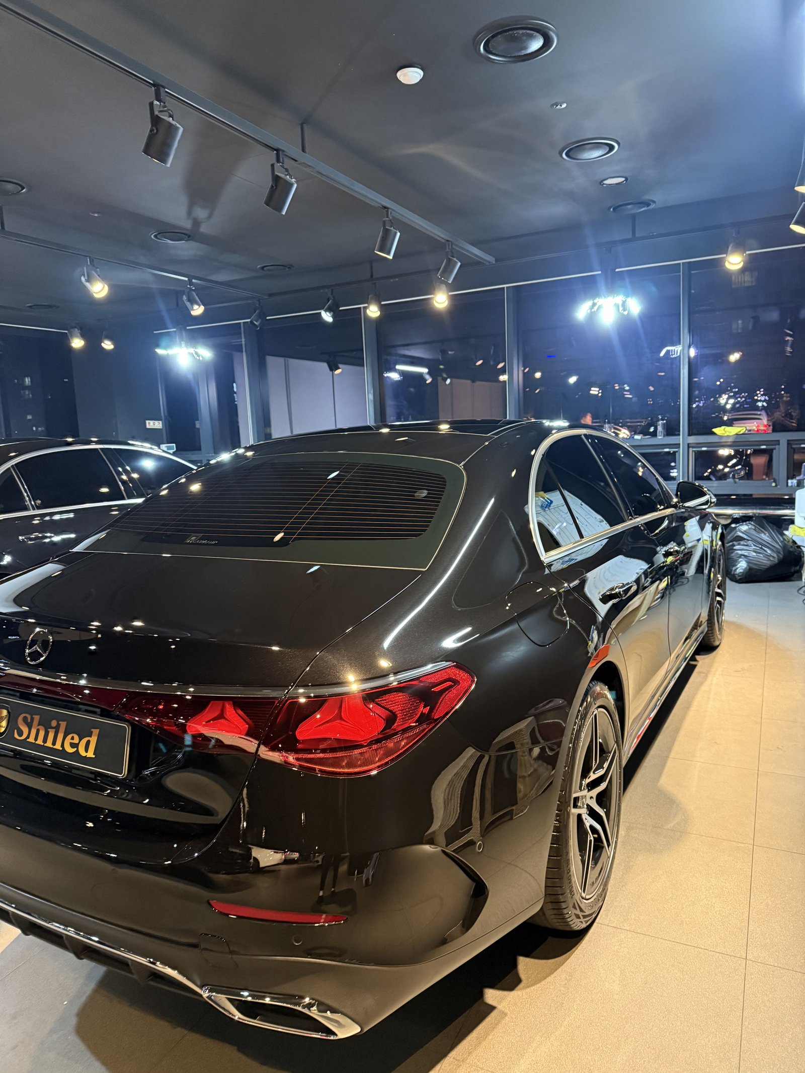 벤츠 E200 AMG 신차 후측면 - 출고 전 코팅