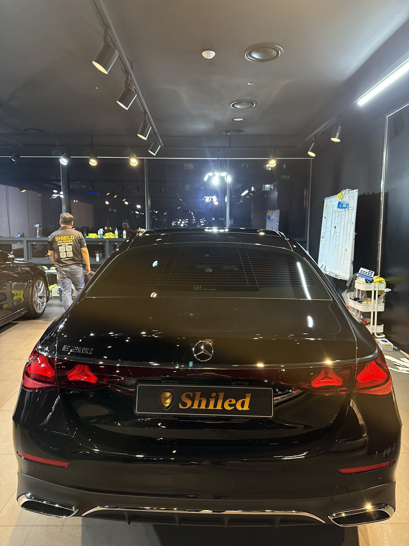 벤츠 E200 AMG 신차 후면 - 부산 쉴드광택 신차코팅
