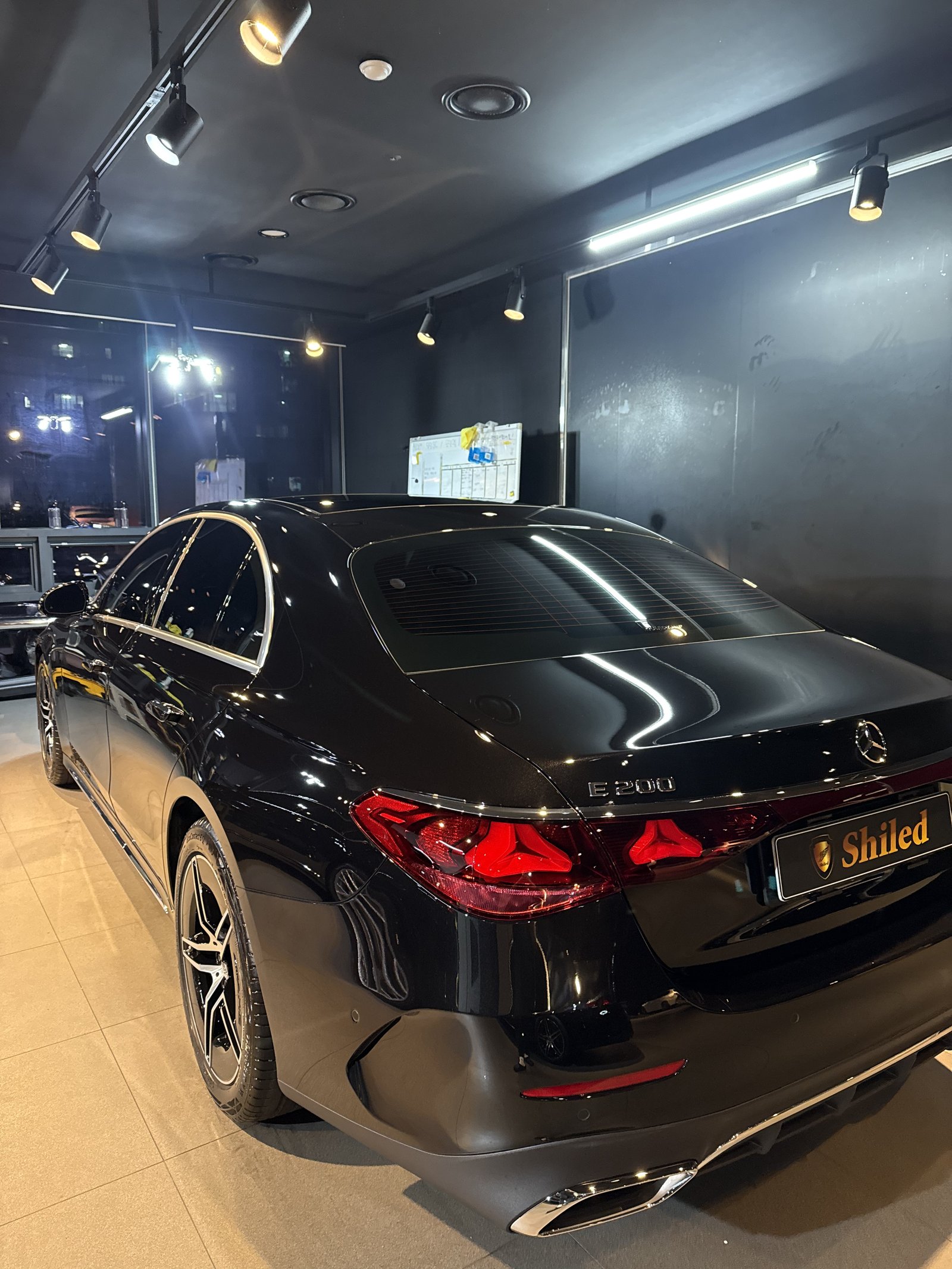 벤츠 E200 AMG 신차 측후면 광택 - 부산 유리막코팅