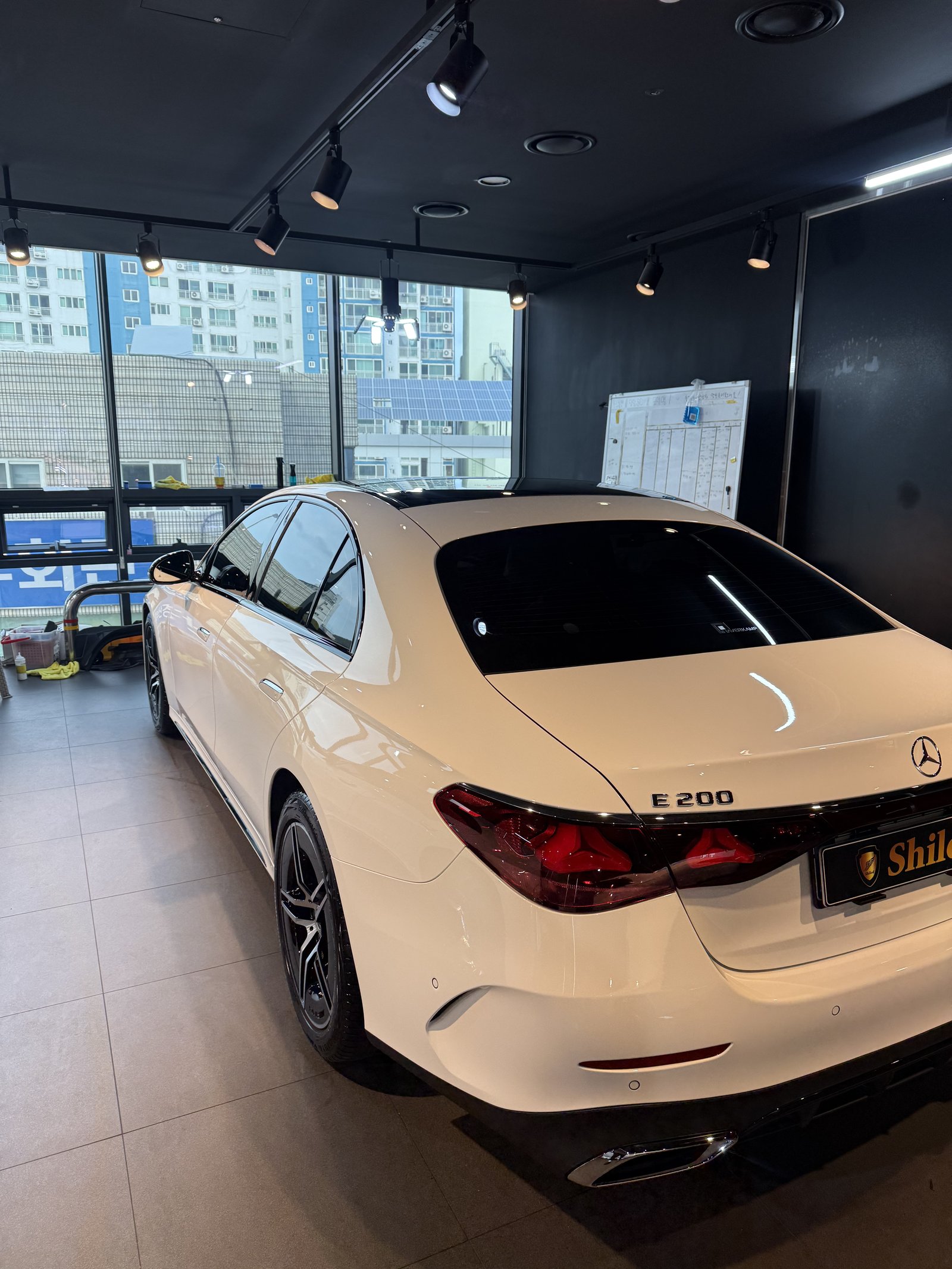벤츠 E200 AMG 신차 측후면 광택 - 부산 유리막코팅