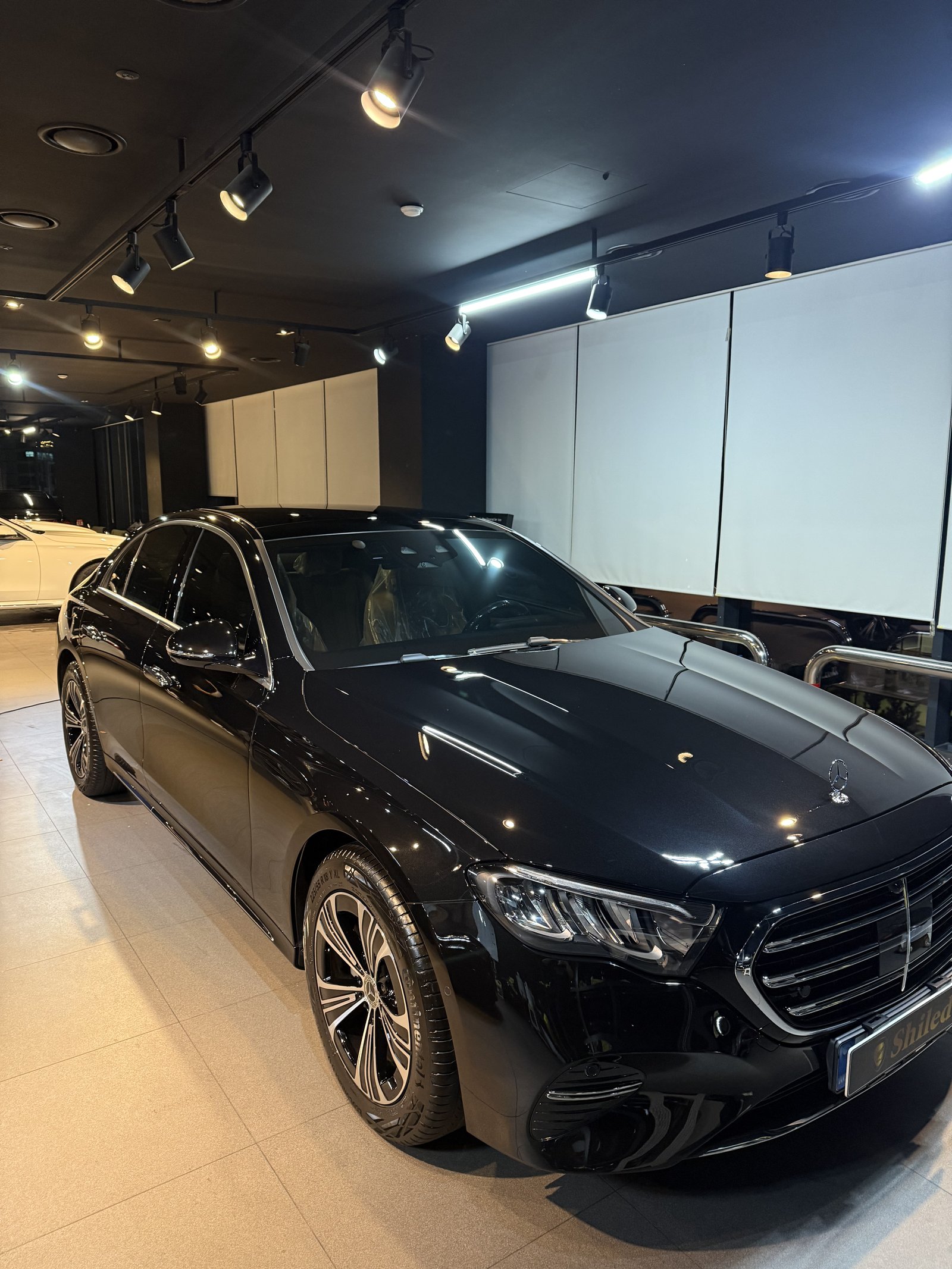 벤츠 E200 익스클루시브 신차 전측면 - 부산 유리막코팅