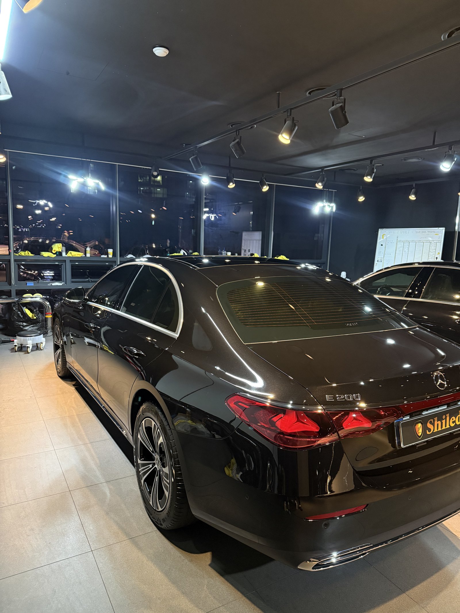 벤츠 E200 익스클루시브 신차 측후면 광택 - 부산 유리막코팅