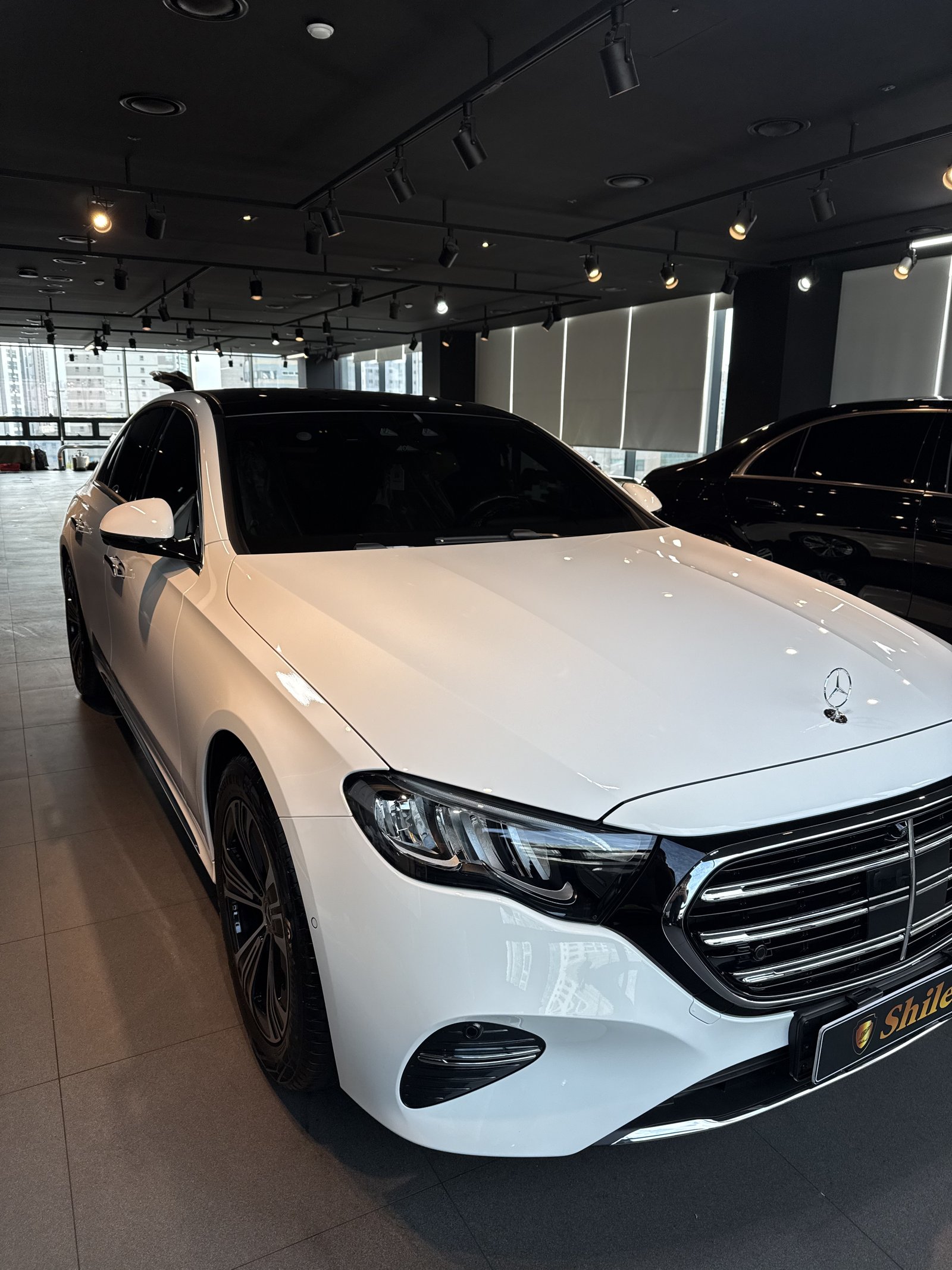 벤츠 E200 익스클루시브 신차 전측면 - 부산 유리막코팅