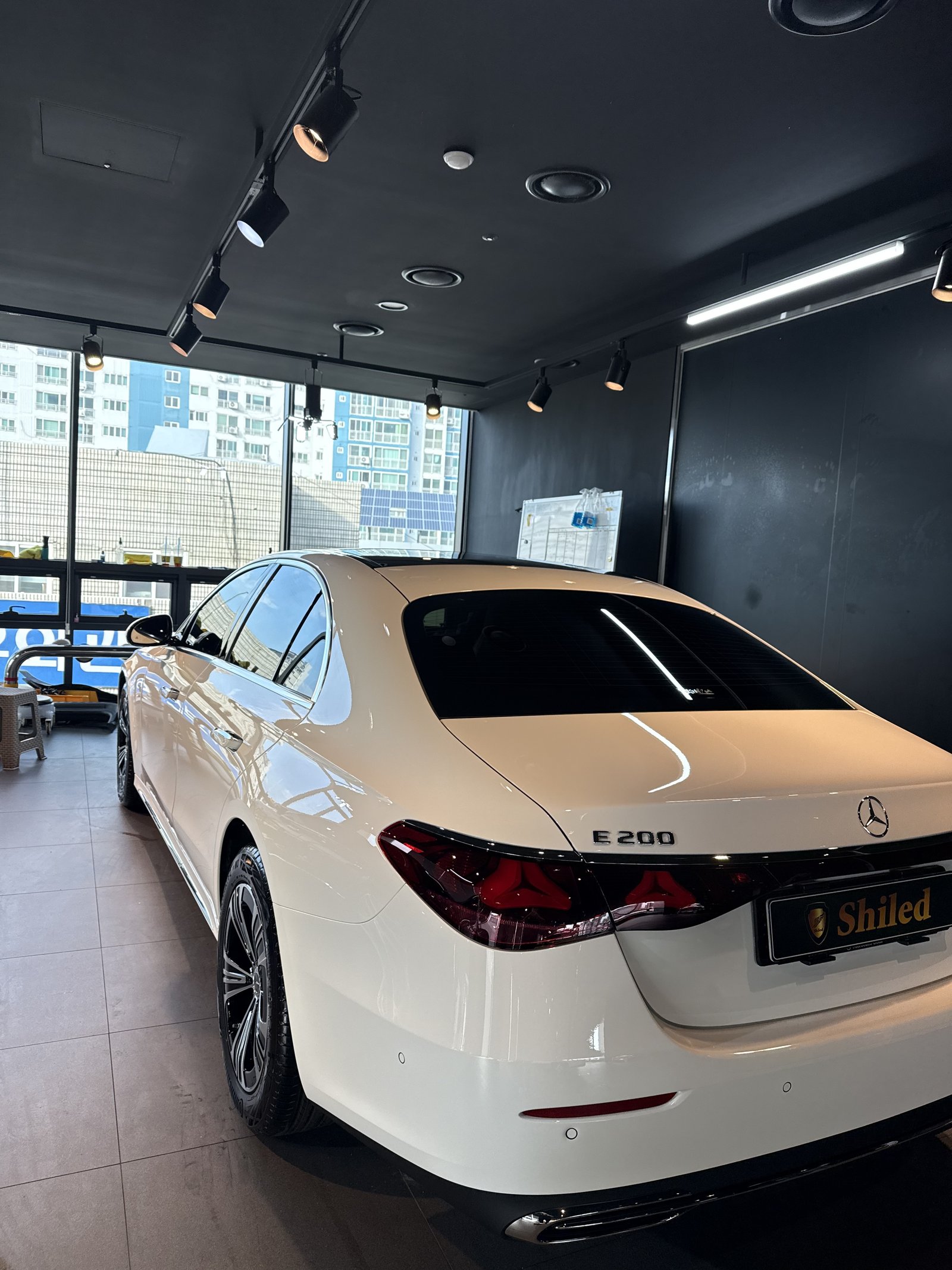 벤츠 E200 익스클루시브 신차 측후면 광택 - 부산 유리막코팅