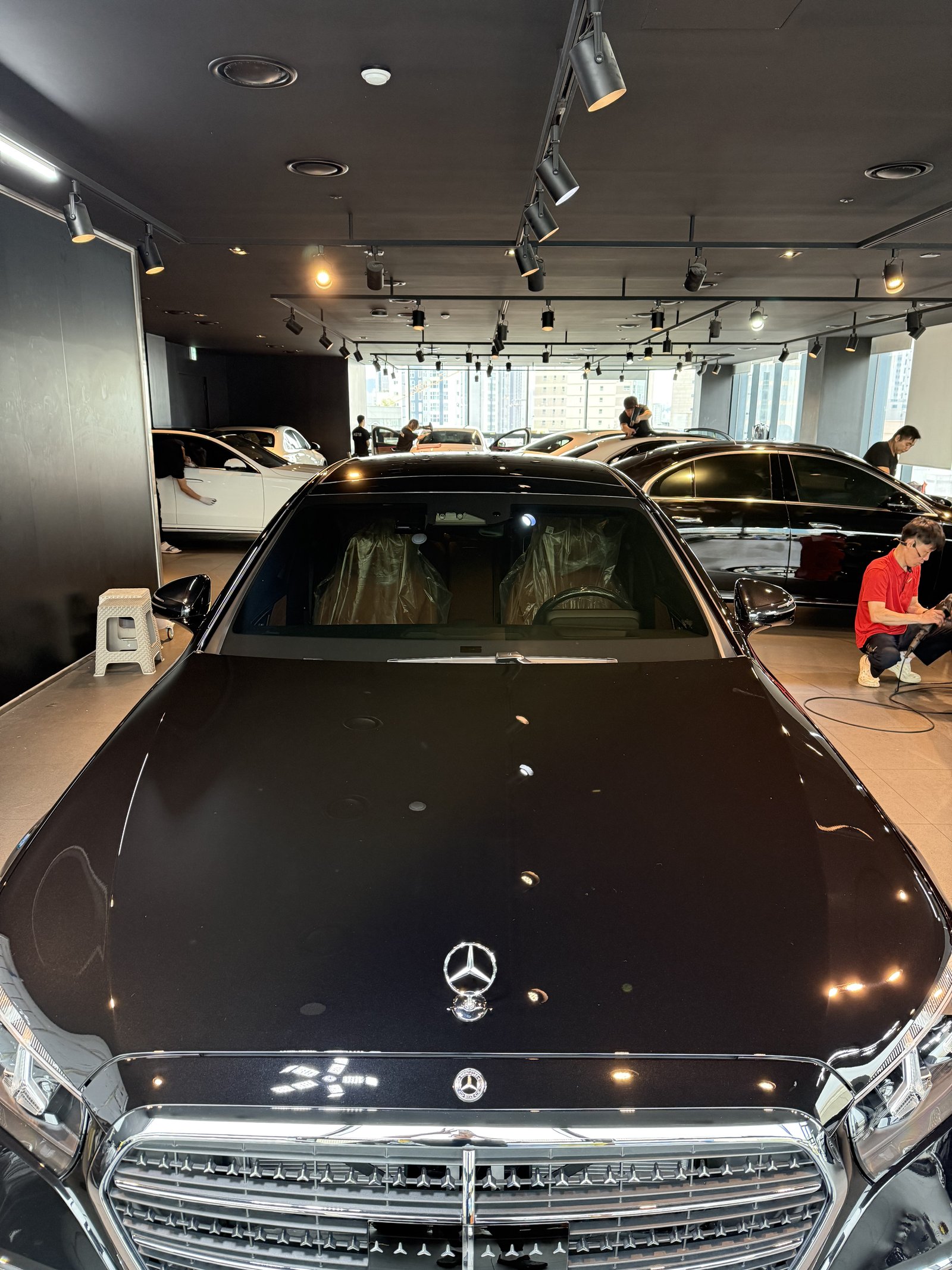 벤츠 S500 신차 보닛 반사 - 출고 전 유리막코팅