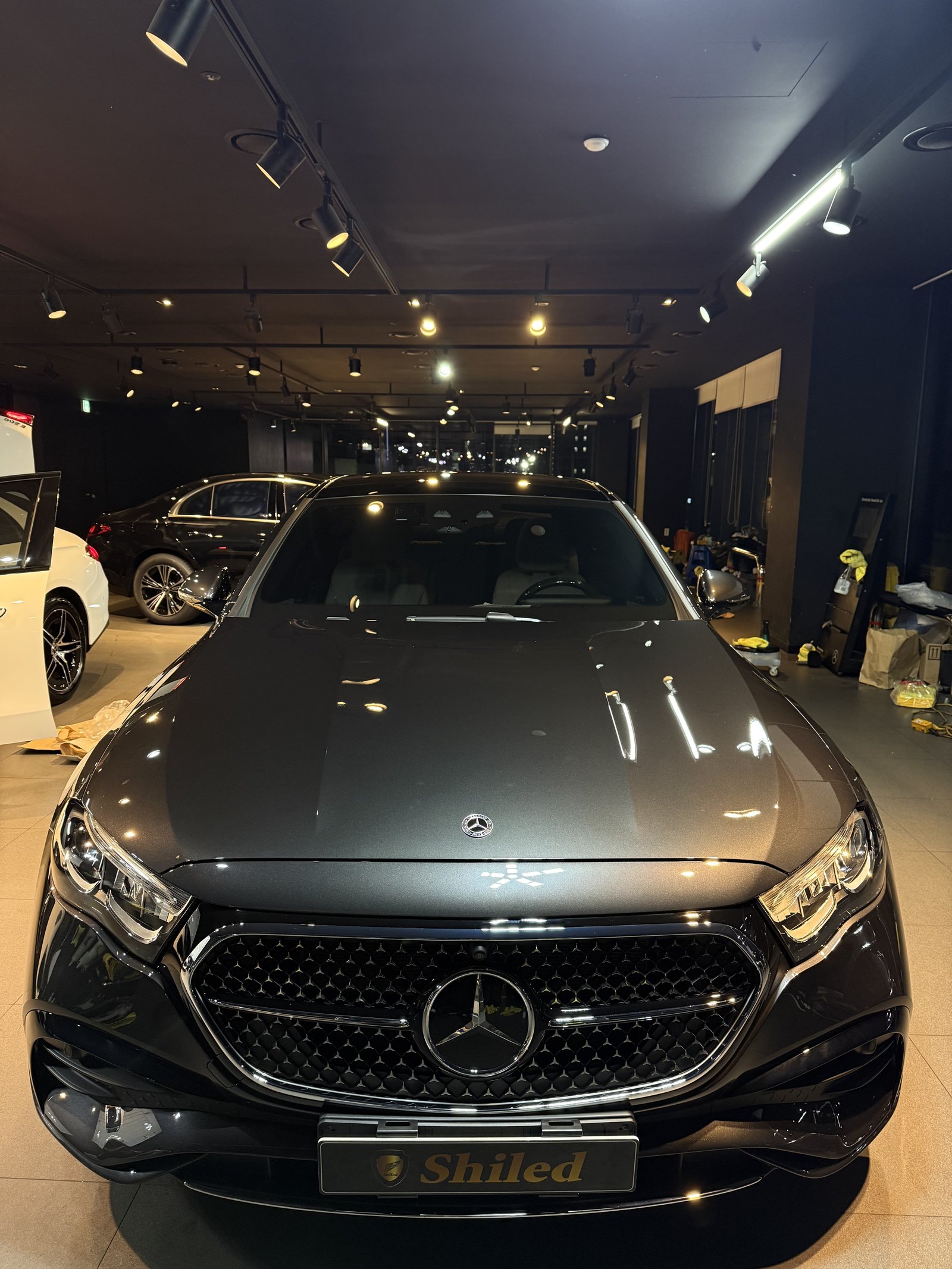 벤츠 E200 AMG 그레이 신차 유리막코팅 정면 - 부산 쉴드광택