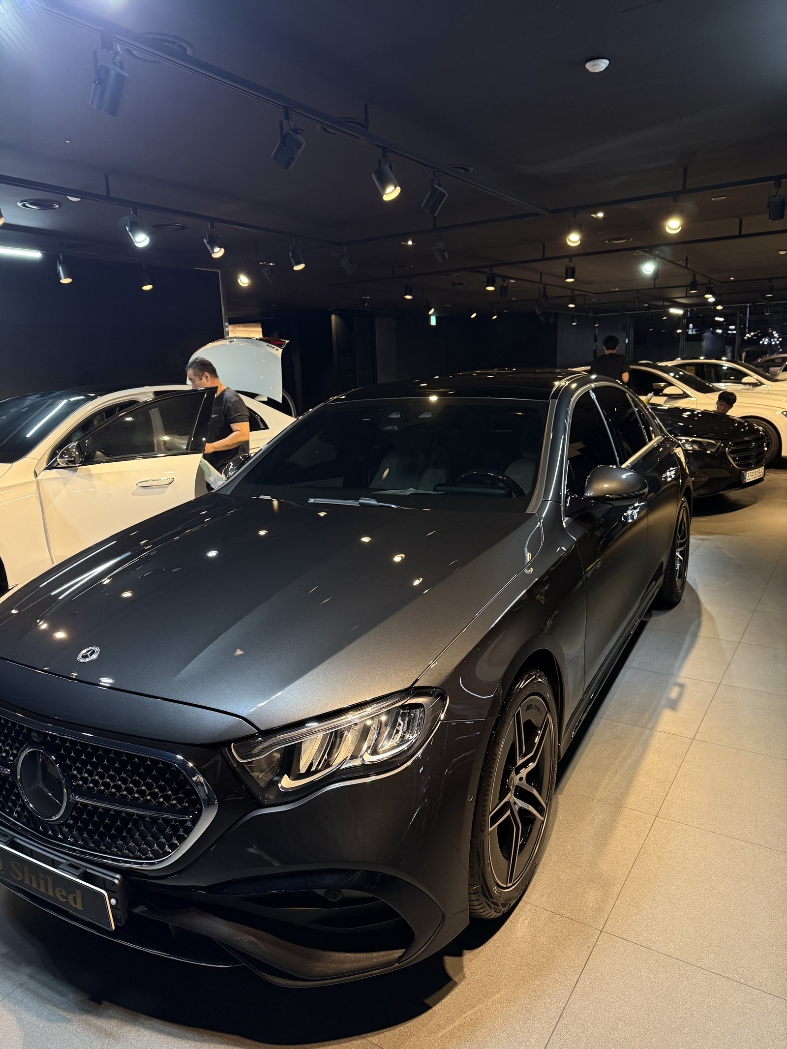 E200 AMG 신차 전측면 반사