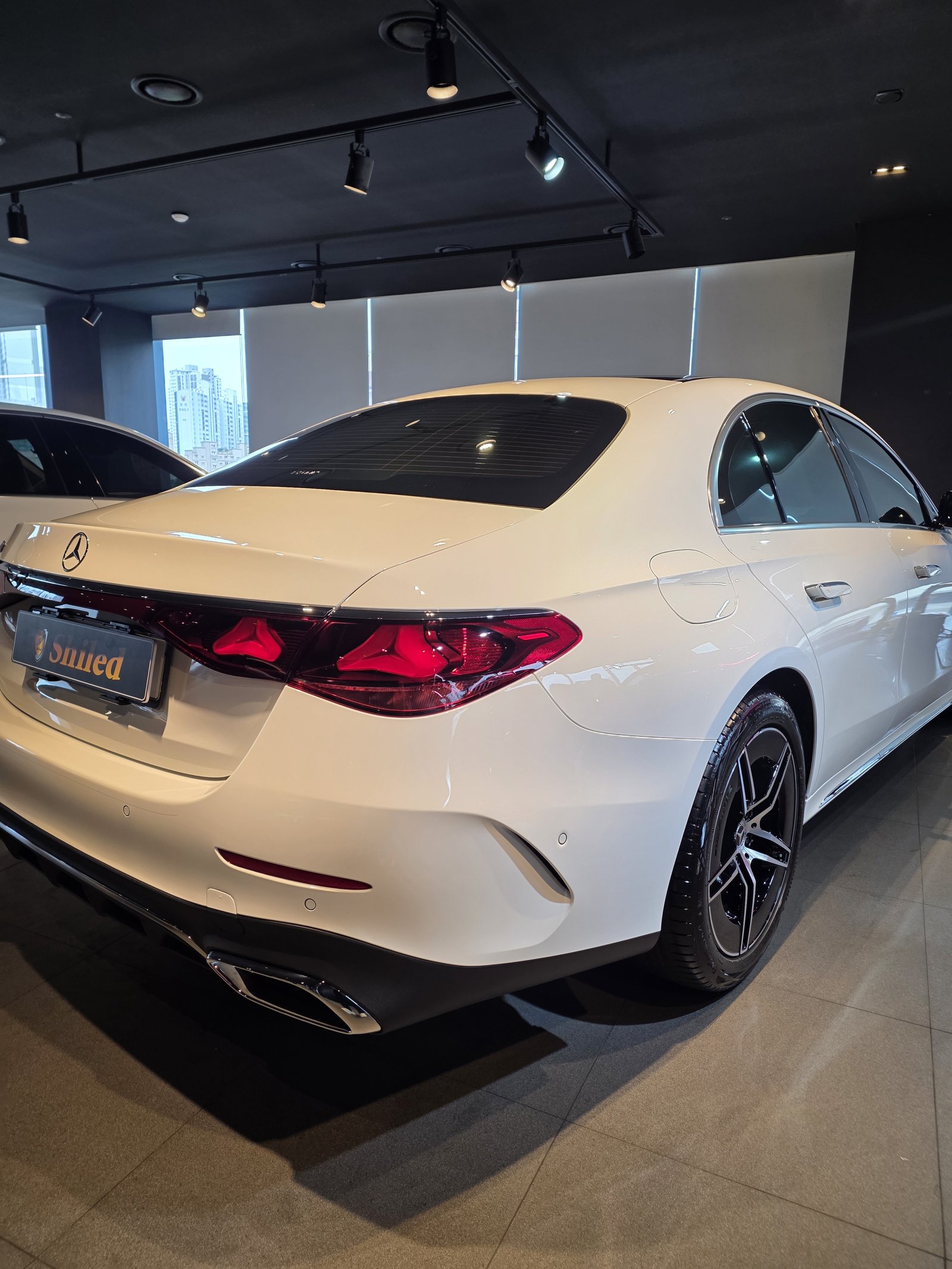벤츠 E200 AMG 신차 후측면